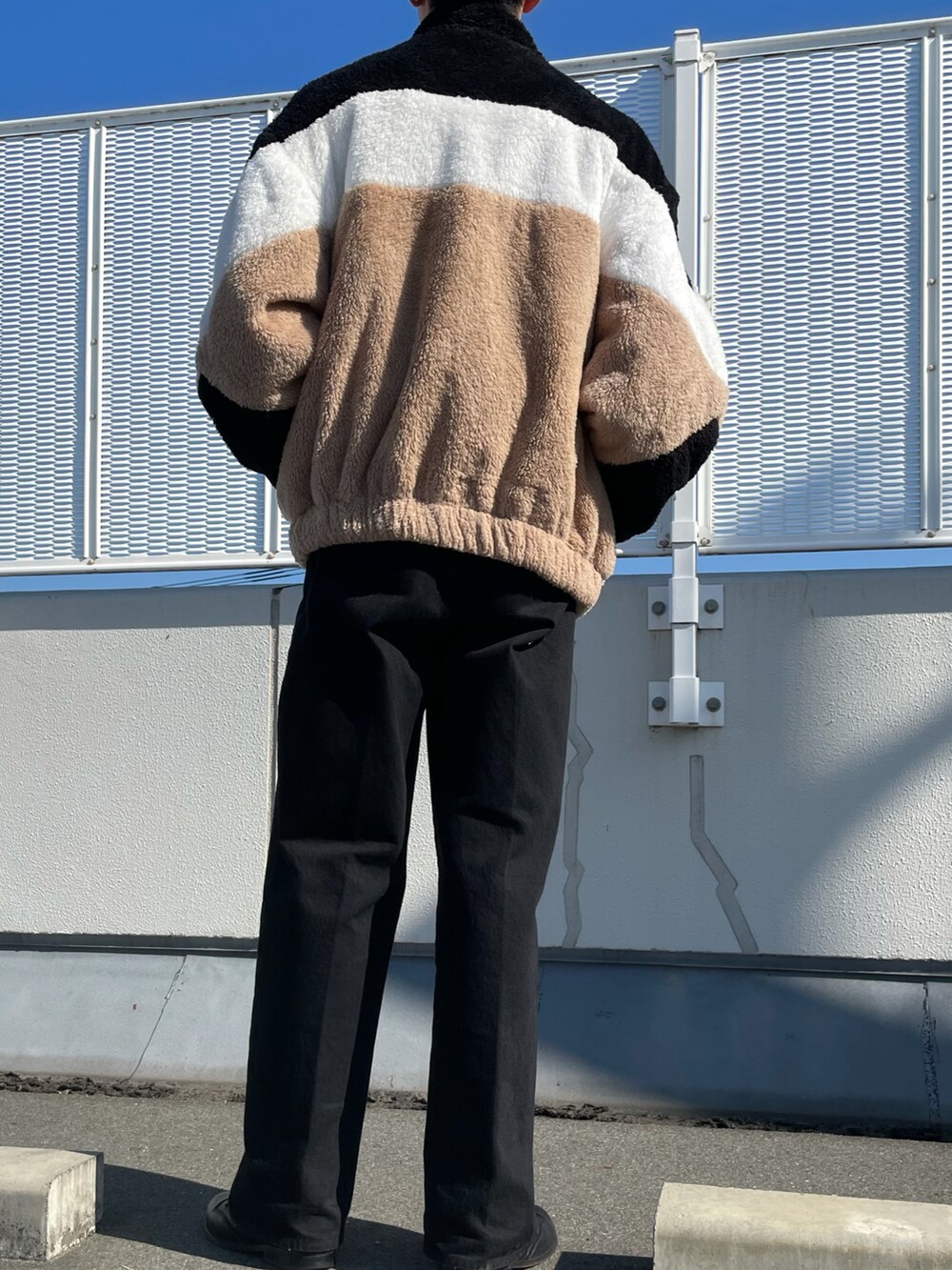 「neosのアイテム（ジャケット/アウター、ブラック系）」を使った、Removelさん（メンズ・176cm）の秋コーディネートの3枚目の写真