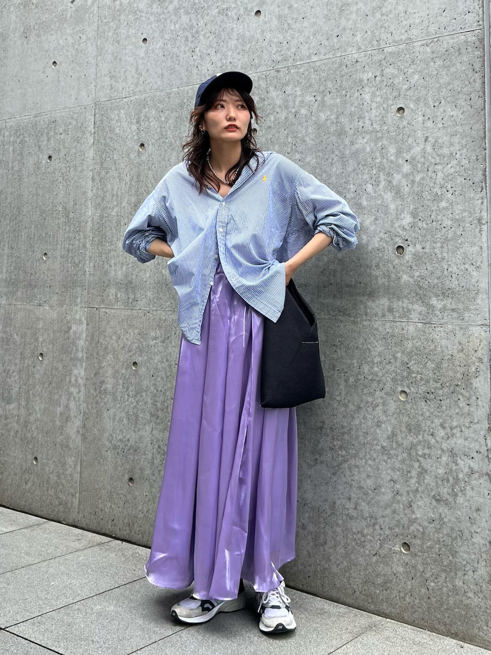 「フェススタイル、古着MIX、夏コーデ、キャップ、スニーカー、シンプル、韓国ファッション」｜「NEW BALANCEの【NEW BALANCE / ニューバランス】M920：スニーカー（スニーカー、グレー系）」を使った、Yurinaさん（レディース・166cm）の夏コーディネートの2枚目の写真
