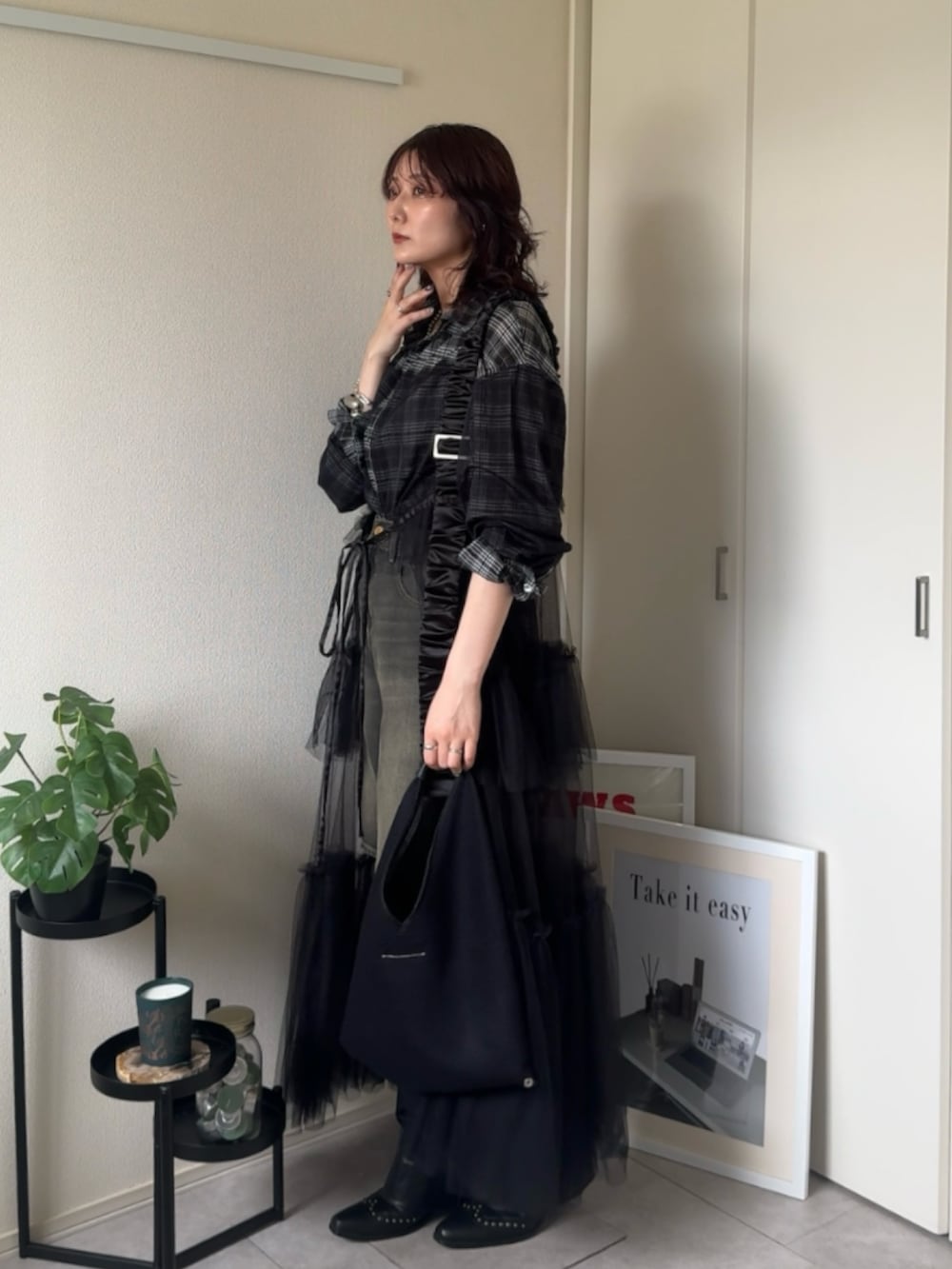 Yurinaさんの「スタッズ付きヴィンテージウェスタン風ロングカバーブーツ（SHAGGIE）」を使ったコーディネートの2枚目の写真