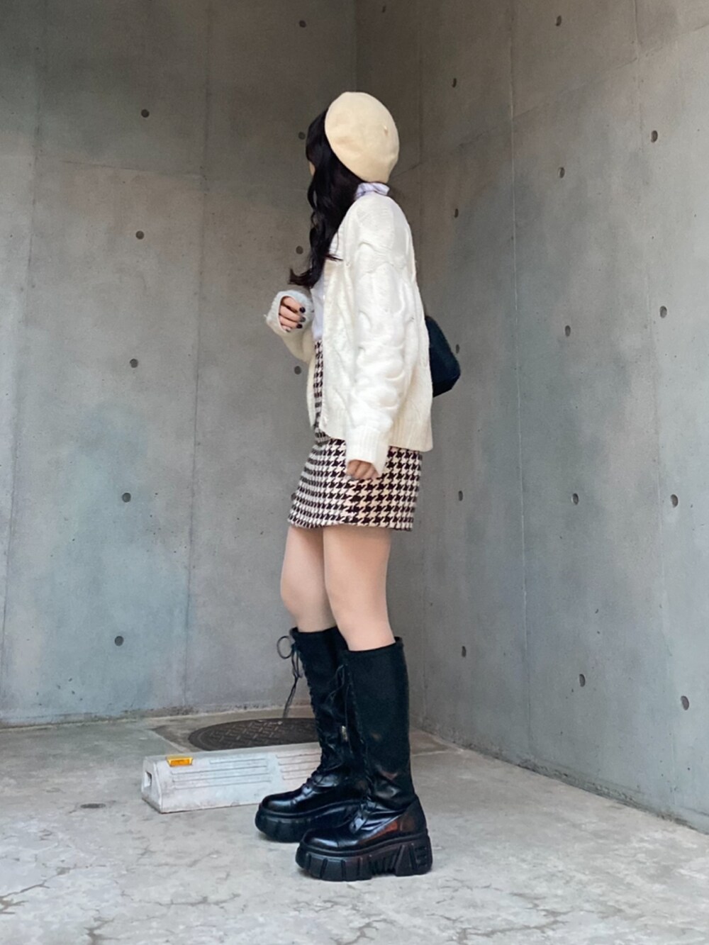 「クリスマスに着たい服、クリスマスコーデ、デートスタイル（WOMEN）、デートコーデ、カーディガン、ホワイトコーデ、ベレー帽、ロングブーツ、GUコーデ、shein、ガーリーコーデ、ガーリー、服とコスメでなりたい自分に」｜「GUのアイテム（カーディガン/ボレロ、ホワイト系）」を使った、미카(ミカ)さん（レディース・157cm）の冬コーディネートの2枚目の写真