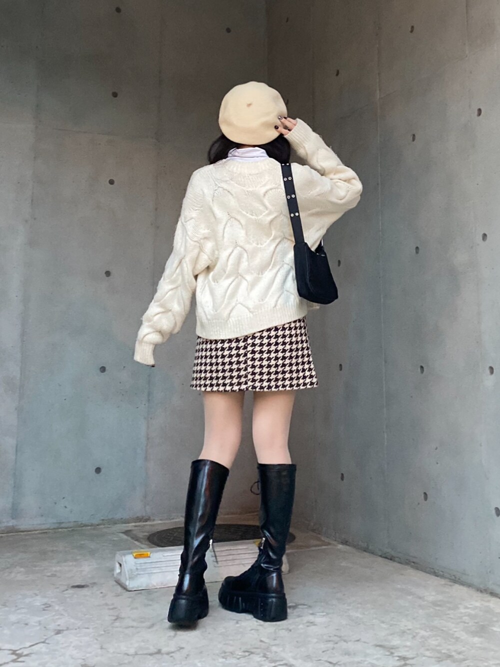 「クリスマスに着たい服、クリスマスコーデ、デートスタイル（WOMEN）、デートコーデ、カーディガン、ホワイトコーデ、ベレー帽、ロングブーツ、GUコーデ、shein、ガーリーコーデ、ガーリー、服とコスメでなりたい自分に」｜「GUのアイテム（カーディガン/ボレロ、ホワイト系）」を使った、미카(ミカ)さん（レディース・157cm）の冬コーディネートの3枚目の写真