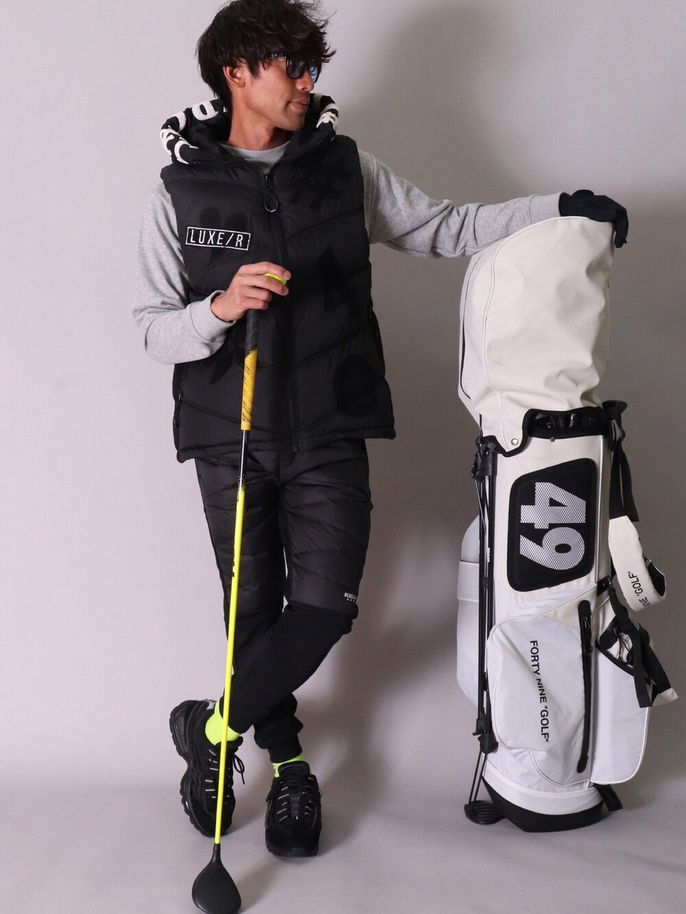 「ootd、おしゃれさんと繋がりたい、今日のコーデ、ダウンベスト、ダウンパンツ、ロンT、ニット帽、GOLF、golfwang、ゴルフ、ゴルフウェア、ゴルフコーデ、ゴルフ女子、ゴルフ男子」｜「LUXE/R GOLFの【LUXE/R GOLF】ラバーワッペン ニットキャップ(RMS)（ニットキャップ/ビーニー、ブラック系）」を使った、【BAYBLO】Officialさん（メンズ・170cm）の冬コーディネートの4枚目の写真