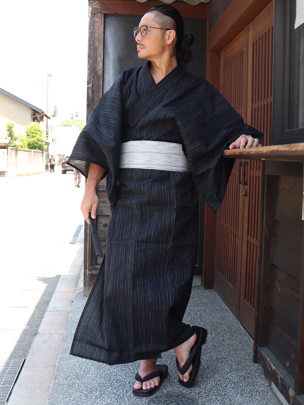 「夏映え浴衣コーデ、浴衣、浴衣女子、浴衣男子、夏コーデ、今日のコーデ、ootd、おしゃれさんと繋がりたい、コスプレ、夏祭り」｜「BAYBLOの【4点セット】ゆかた ( 浴衣 & 帯 & 下駄 & 扇子 )(BG)（浴衣、グレー系）」を使った、【BAYBLO】Officialさん（メンズ・170cm）の夏コーディネートの4枚目の写真