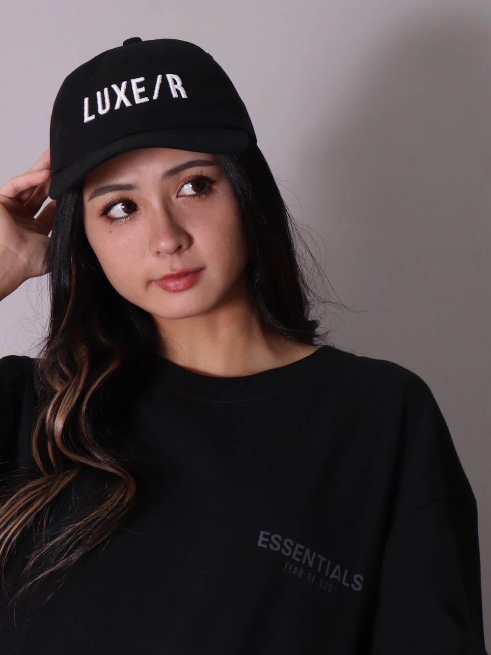 「ビッグシルエット、スニーカー、ストリート、厚底シューズ、ootd、おしゃれさんと繋がりたい、今日のコーデ、fogEssentials、春コーデ、夏コーデ、キャップ、キャップ女子、Tシャツ、ロゴT、スニーカーコーデ」｜「LUXE/R GOLFの【ユニセックス】【LUXE/R】立体 コード 刺繍 ロー キャップ(RMS)（キャップ、ブラック系）」を使った、【BAYBLO】Officialさん（レディース・159cm）の春コーディネートの3枚目の写真