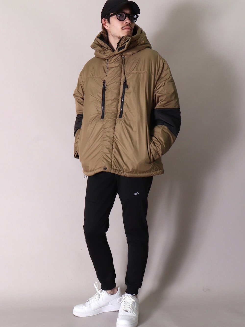 「ootd、おしゃれさんと繋がりたい、今日のコーデ、ダウンジャケット、冬コーデ、アウトドアスタイル、アウター、カジュアル、ワイドパンツ、オーバーサイズ、おそろいコーデ、ユニセックス」｜「BAYBLOの【ユニセックス】ビッグシルエット アウトドア パーカー 中綿 ジャケット(BG)（ダウンジャケット/コート、グレー系）」を使った、【BAYBLO】Officialさん（レディース・159cm）の冬コーディネートの5枚目の写真