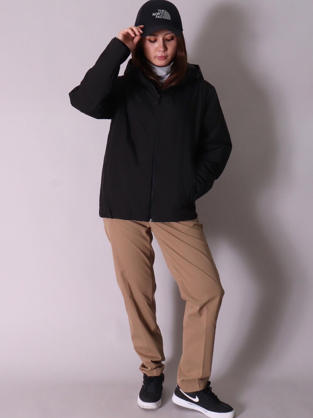 「ootd、おしゃれさんと繋がりたい、今日のコーデ、休日スタイル、きれいめカジュアル、スニーカー、春アウター、メガネ男子、デートコーデ、ボーダー、スポーツミックス、春コーデ、スラックス、春服みてみて」｜「BAYBLOの(MI)【ユニセックス】ブラッシュド スムース タートルネック 長袖 Tシャツ（Tシャツ/カットソー、グレー系）」を使った、【BAYBLO】Officialさん（メンズ・173cm）の春コーディネートの4枚目の写真