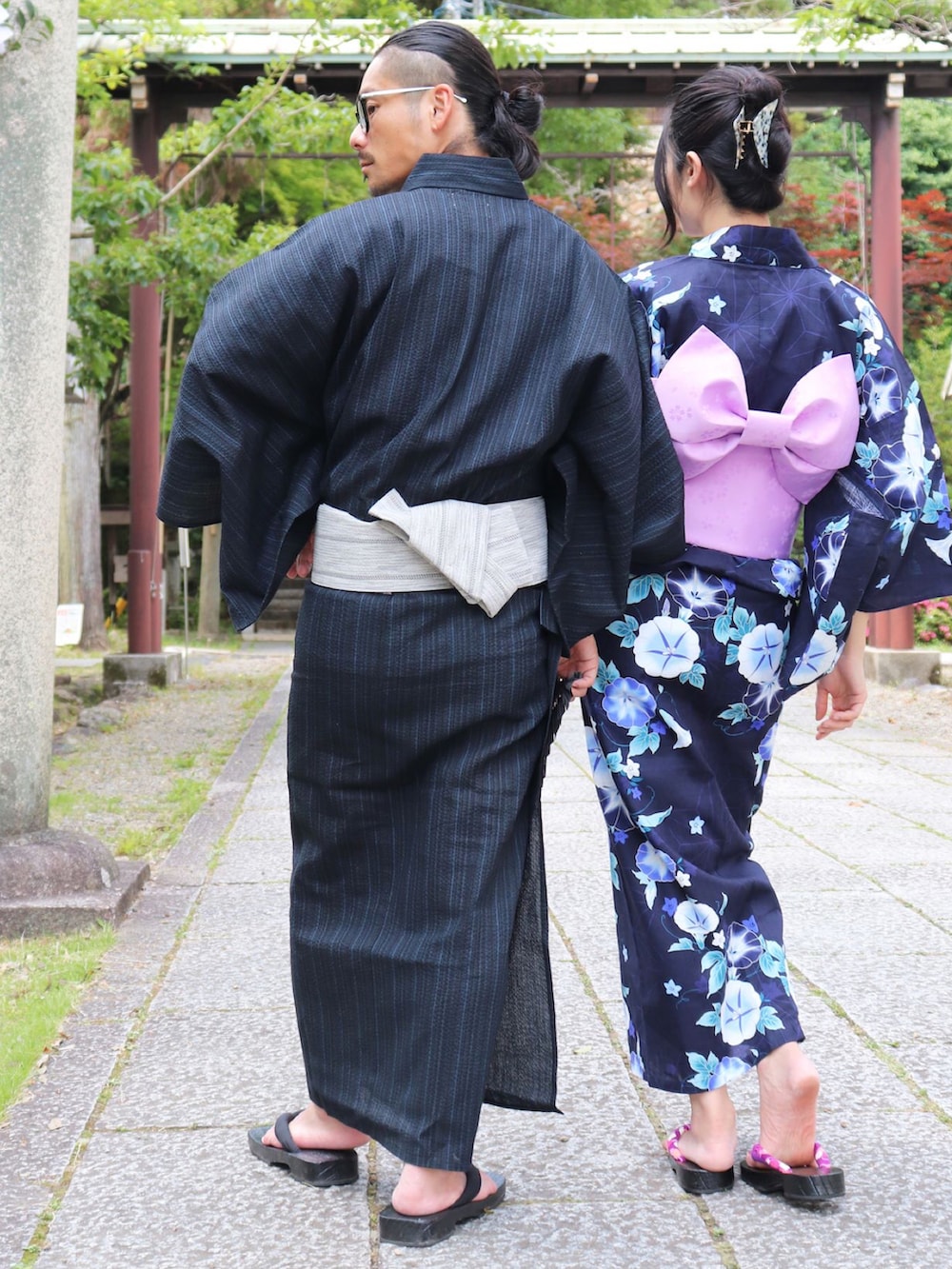 「夏映え浴衣コーデ、浴衣、浴衣女子、浴衣男子、夏コーデ、今日のコーデ、ootd、おしゃれさんと繋がりたい、コスプレ、夏祭り」｜「BAYBLOの【4点セット】ゆかた ( 浴衣 & 帯 & 下駄 & 扇子 )(BG)（浴衣、グレー系）」を使った、【BAYBLO】Officialさん（メンズ・170cm）の夏コーディネートの2枚目の写真