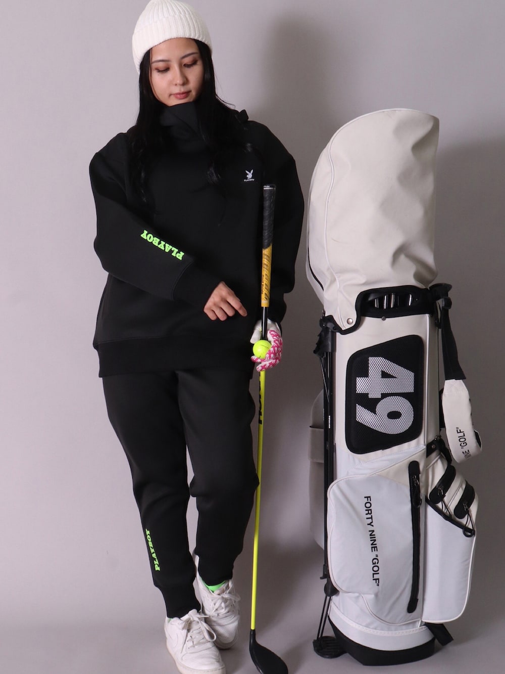 「パーカー、ootd、おしゃれさんと繋がりたい、今日のコーデ、セットアップ、ジョガーパンツ、スウェットパンツ、GOLF、golfwang、ゴルフ、ゴルフウェア、ゴルフコーデ、ゴルフ女子、ゴルフ男子」｜「PLAYBOYの【PLAYBOY GOLF】ボンディング スウェット プルオーバー パーカー(DV)（パーカー、グレー系）」を使った、【BAYBLO】Officialさん（メンズ・170cm）の秋コーディネートの3枚目の写真