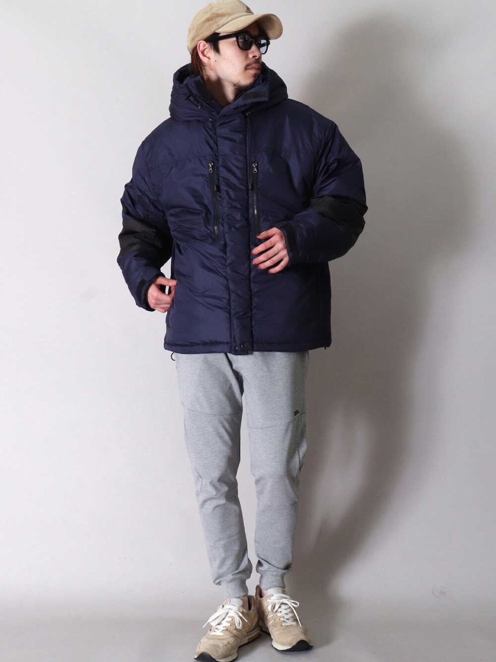 「ootd、おしゃれさんと繋がりたい、今日のコーデ、ダウンジャケット、冬コーデ、アウトドアスタイル、アウター、カジュアル、ワイドパンツ、オーバーサイズ、おそろいコーデ、ユニセックス」｜「BAYBLOの【ユニセックス】ビッグシルエット アウトドア パーカー 中綿 ジャケット(BG)（ダウンジャケット/コート、グレー系）」を使った、【BAYBLO】Officialさん（レディース・159cm）の冬コーディネートの4枚目の写真