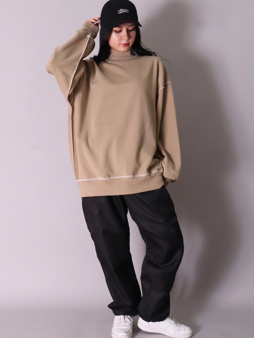 「カーゴパンツ、ootd、おしゃれさんと繋がりたい、今日のコーデ、オーバーサイズ、ビッグシルエット、フリース、アウトドアスタイル、大学生、秋コーデ、秋冬コーデ、冬コーデ、カジュアルコーデ」｜「HUFのCORD BUCKET HAT / HUF コーデュロイ バケットハット（ハット、ブラック系）」を使った、【BAYBLO】Officialさん（メンズ・172cm）の秋コーディネートの4枚目の写真