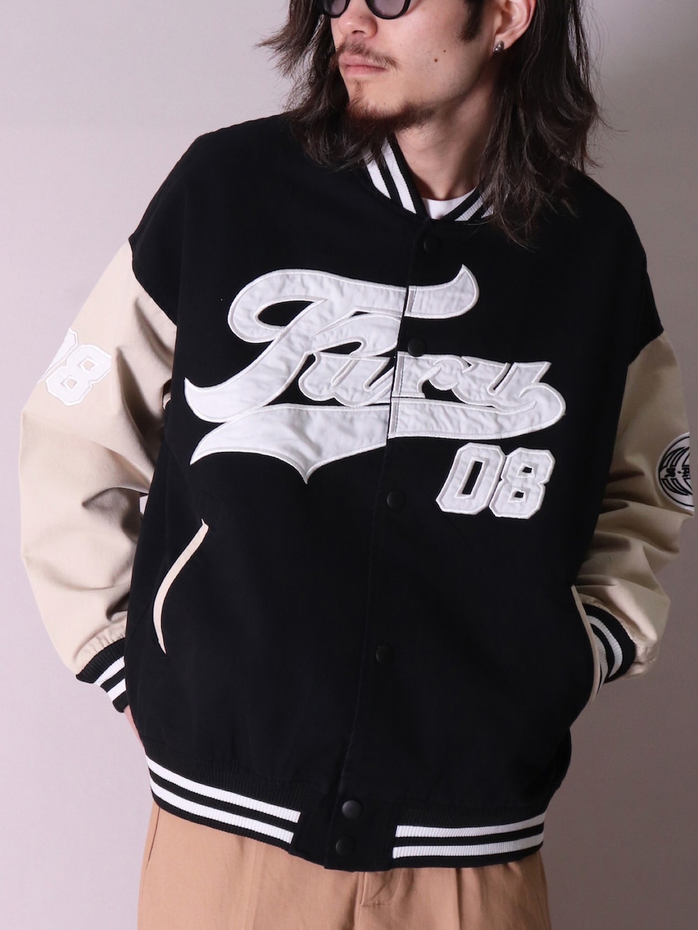 「ootd、おしゃれさんと繋がりたい、今日のコーデ、おそろいコーデ、ユニセックス、春、春コーデ、チノパン、スタジャン、春アウター、シェフパンツ、カラーパンツ」｜「BAYBLOの【ユニセックス】Athletic 刺繍 ベースボール キャップ(KS)（キャップ、ブラック系）」を使った、【BAYBLO】Officialさん（レディース・159cm）の春コーディネートの4枚目の写真