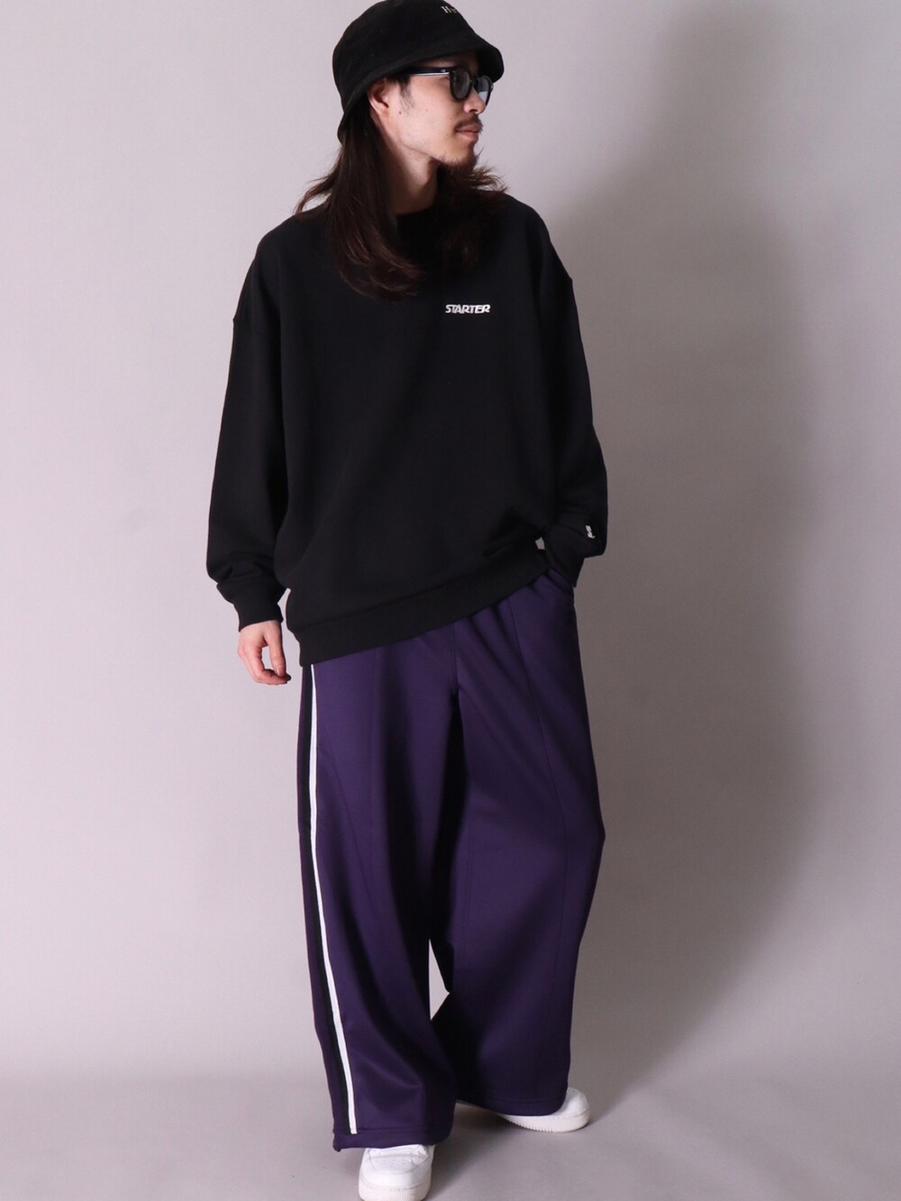 「ootd、おしゃれさんと繋がりたい、今日のコーデ、冬コーデ、ストリート、メンズコーデ、オーバーサイズ、ビッグシルエット、メンズライク、スウェット、バックロゴ、バルーンパンツ、クライミングパンツ、ナイキ、ニューバランス」|「BAYBLOの【ユニセックス】Athletic 刺繍 ベースボール キャップ(KS)(キャップ、ブラック系)」を使った、【BAYBLO】Officialさん(レディース・159cm)の冬コーディネートの4枚目の写真
