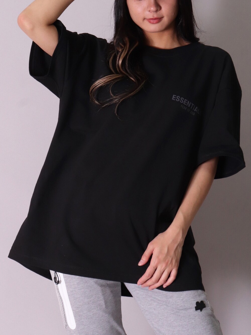 「ビッグシルエット、スニーカー、ストリート、厚底シューズ、ootd、おしゃれさんと繋がりたい、今日のコーデ、fogEssentials、春コーデ、夏コーデ、キャップ、キャップ女子、Tシャツ、ロゴT、スニーカーコーデ」｜「LUXE/R GOLFの【ユニセックス】【LUXE/R】立体 コード 刺繍 ロー キャップ(RMS)（キャップ、ブラック系）」を使った、【BAYBLO】Officialさん（レディース・159cm）の春コーディネートの2枚目の写真