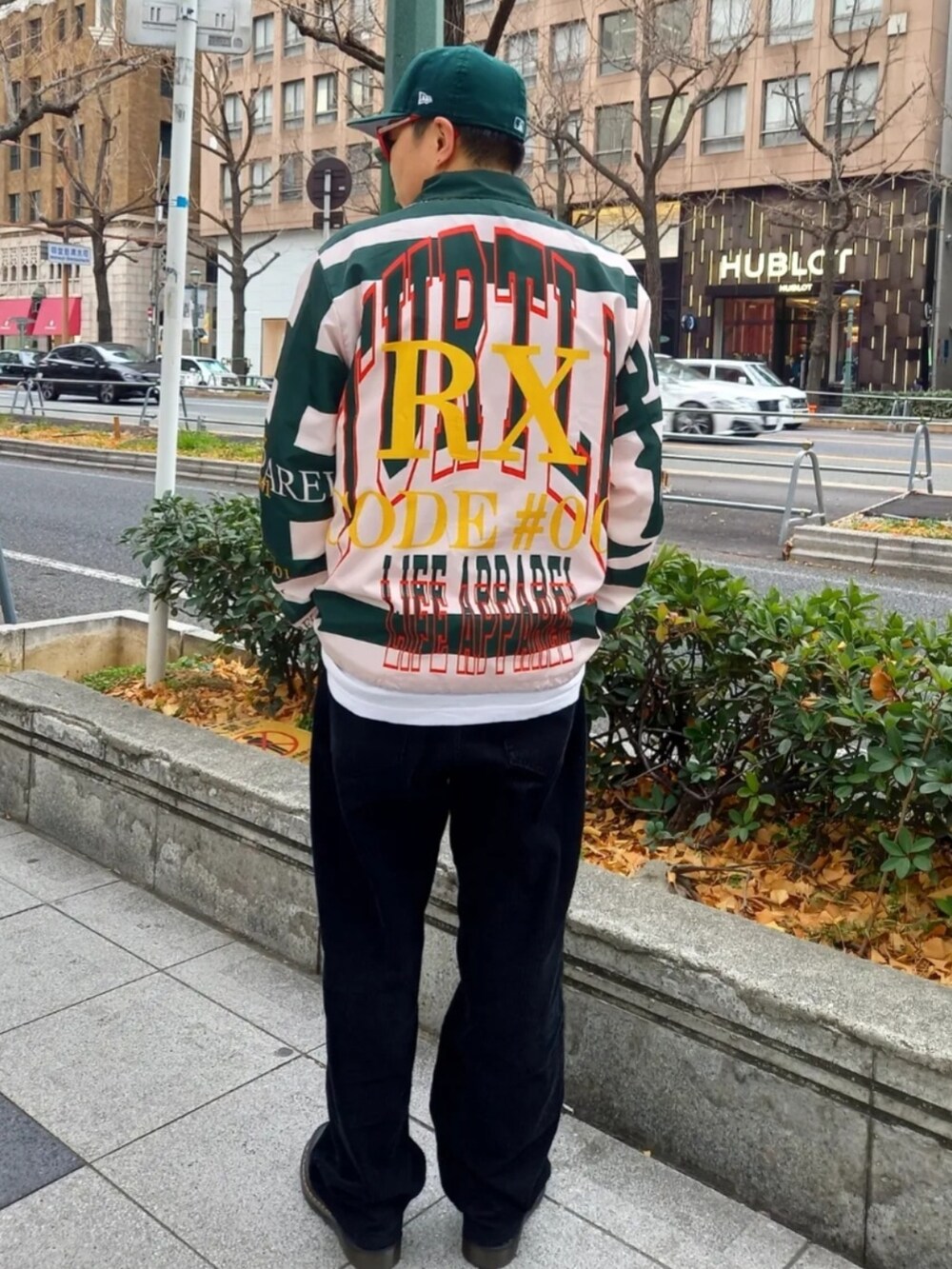 「メンズファッション、Dr.Martens、コーデュロイパンツ、ストリート、スポーツミックス、H&M、GAP、NEW ERA、NIKE、今日のコーデ、ootd、春コーデ、コーチジャケット、タートルライフアパレル、TURTLE# LIFE APPAREL」｜「Dr. Martensの1461 NAPPA【通常の1461シリーズよりも柔らかいく横幅も広いので大好きなモデル】（ブーツ、ブラック系）」を使った、TURTLE# Life Apparelさん（メンズ・174cm）の冬コーディネートの2枚目の写真