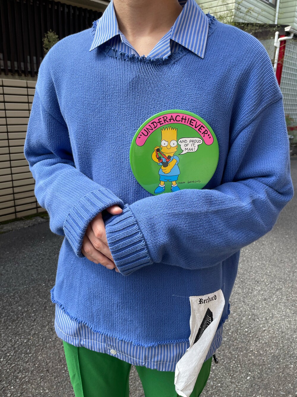 「スニーカー、ニット、コンバース、グリーン、ブルー、ストリート、HARE、レイヤードスタイル、個性派、フレアパンツ、バケットハット、低身長、ラカル、wearhalloween2021、バッジ」｜「RACALのRACAL/Paper knit bucket hat（ハット、ホワイト系）」を使った、Emanon(エマノン)ミュージシャンさん（メンズ・167cm）の秋コーディネートの2枚目の写真