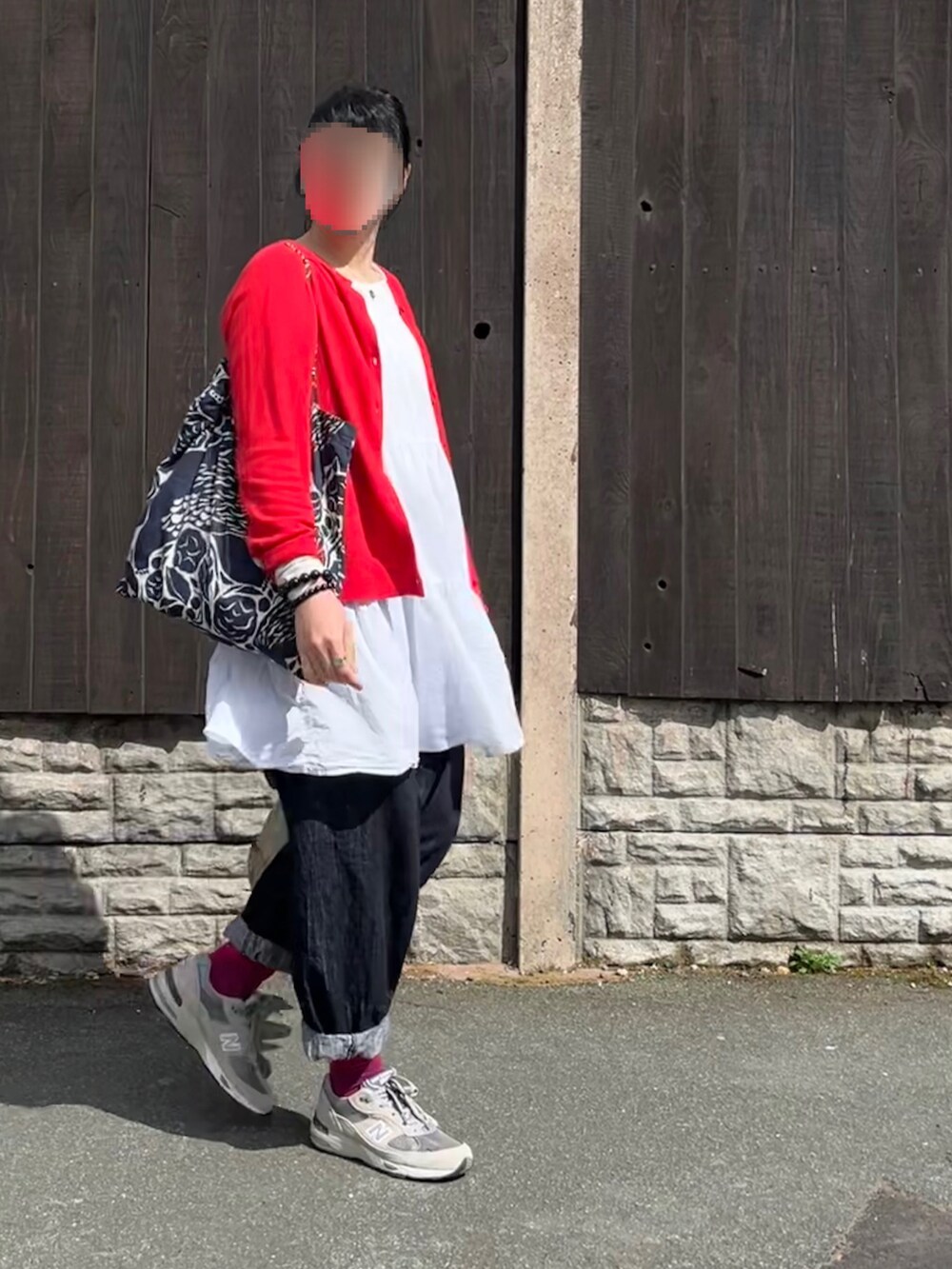 「春夏コーデ、おしゃれさんと繋がりたい、大人カジュアル、ootd、大人かわいい、今日のコーデ、今日の服、今日のコスメと服、高身長女子、高身長コーデ、春」｜「marimekkoのPIENI KARHUEMO / BAG 44X43 CM（エコバッグ/サブバッグ、ブルー系）」を使った、：マン’𝚜 𝚠𝚎𝚊𝚛：さん（レディース・167cm）の春コーディネートの2枚目の写真