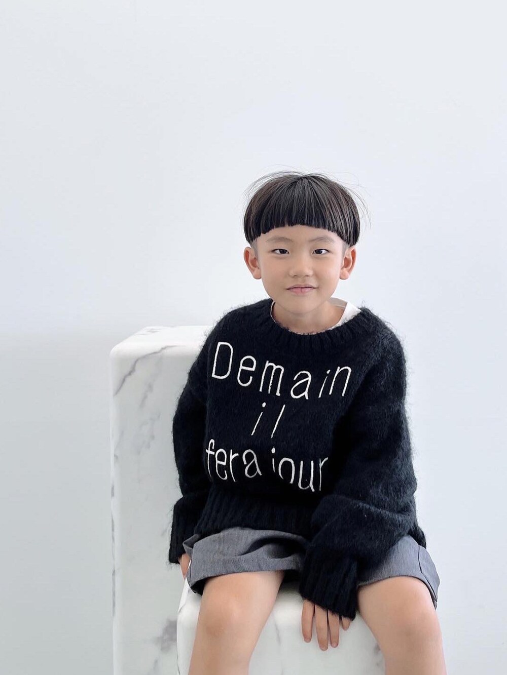 「冬コーデ、LOWRYS FARM、キッズコーデ、ゆるコーデ、キッズファッション、おとこのこ、ローリーズファーム(LOWRYS FARM)」｜「LOWRYS FARMのナカワタＨＡＴ　157288（ハット、ブラック系）」を使った、Kantaさん（キッズ・90cm）の秋コーディネートの2枚目の写真