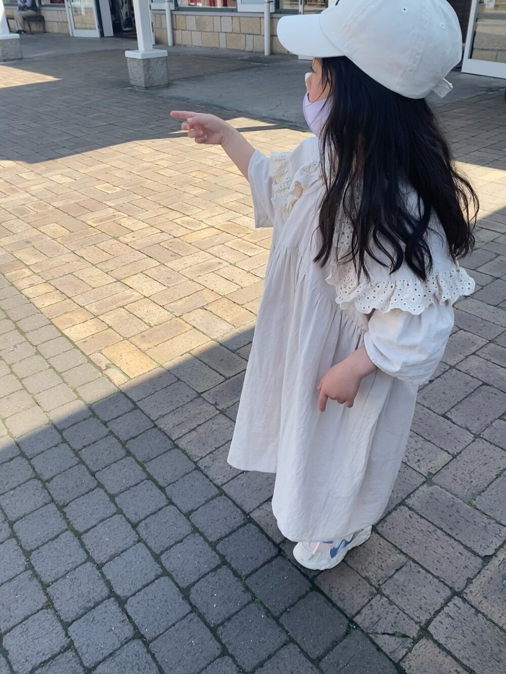 「プチプラコーデ、キッズコーデ」｜「SHEINのアイテム（スニーカー、ホワイト系）」を使った、kanorioさん（レディース・148cm）の夏コーディネートの2枚目の写真