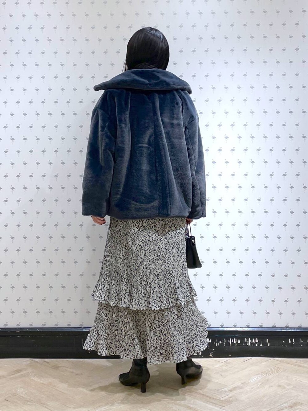 「体型カバー、着痩せ・細見え、カジュアル、ママコーデ、冬コーデ、SNAP_apart by lowrys、きれいめ、高身長、apart by lowrys、e/rm、コート、ジャケット、ニット、ロングスカート、スカート」｜「A part byのホソプリーツティアードスカート（スカート、ベージュ系）」を使った、yoshiさん（レディース・164cm）の冬コーディネートの3枚目の写真
