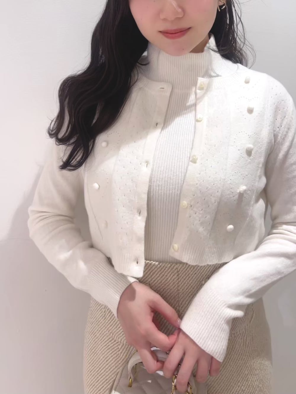 「大人かわいい、お出かけコーデ、ツイード、スカート、春コーデ、deicy、mecouture」｜「ME COUTUREのハートアイレットレイヤードニット（ニット/セーター、ホワイト系）」を使った、DEICYさん（レディース・160cm）の冬コーディネートの3枚目の写真