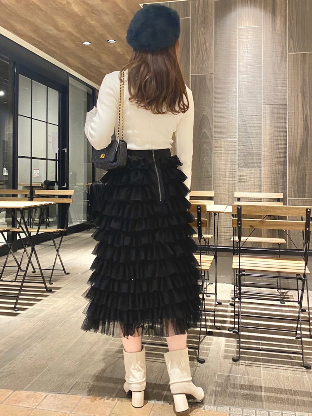 「オトナ女子、大人ガーリー、フリル、スカート、春コーデ、deicy、mecouture」｜「DEICYのチュールティアードスカート（スカート、ブラック系）」を使った、DEICYさん（レディース・160cm）の冬コーディネートの2枚目の写真