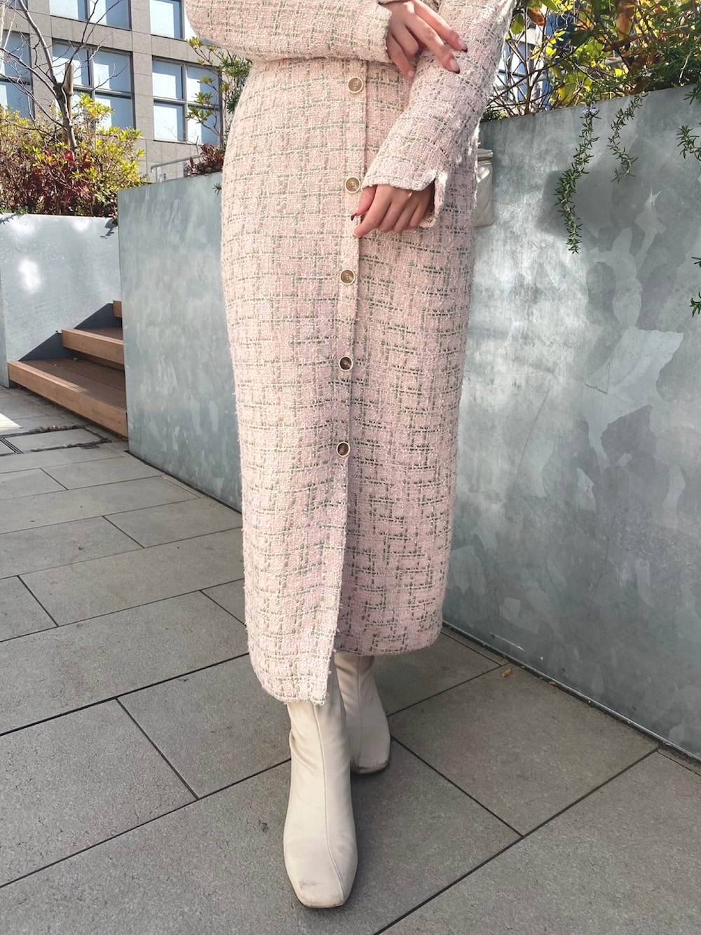 「オトナ女子、ツイード、ワンピース、春コーデ、deicy、mecouture」｜「ME COUTUREのチェックツイードワンピース（ワンピース、ピンク系）」を使った、DEICYさん（レディース・160cm）の冬コーディネートの3枚目の写真