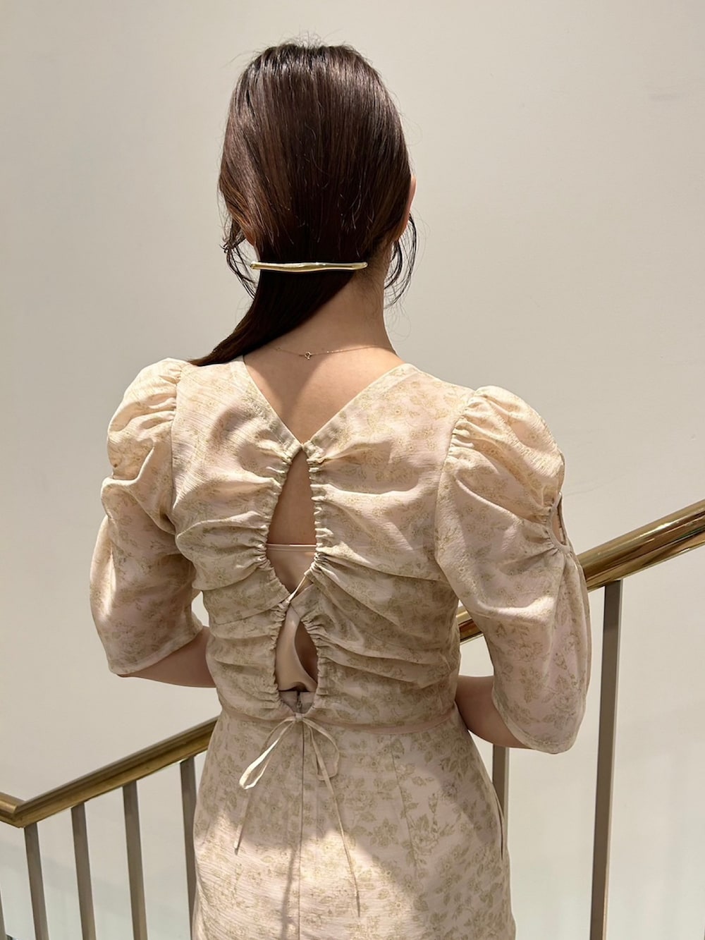 「春コーデ、花柄、ブラウス、スカート、オトナ女子、骨格ウェーブ、deicy、mecouture」｜「ME COUTUREのポワンティエフルールブラウス（シャツ/ブラウス、ピンク系）」を使った、DEICYさん（レディース・160cm）の春コーディネートの3枚目の写真