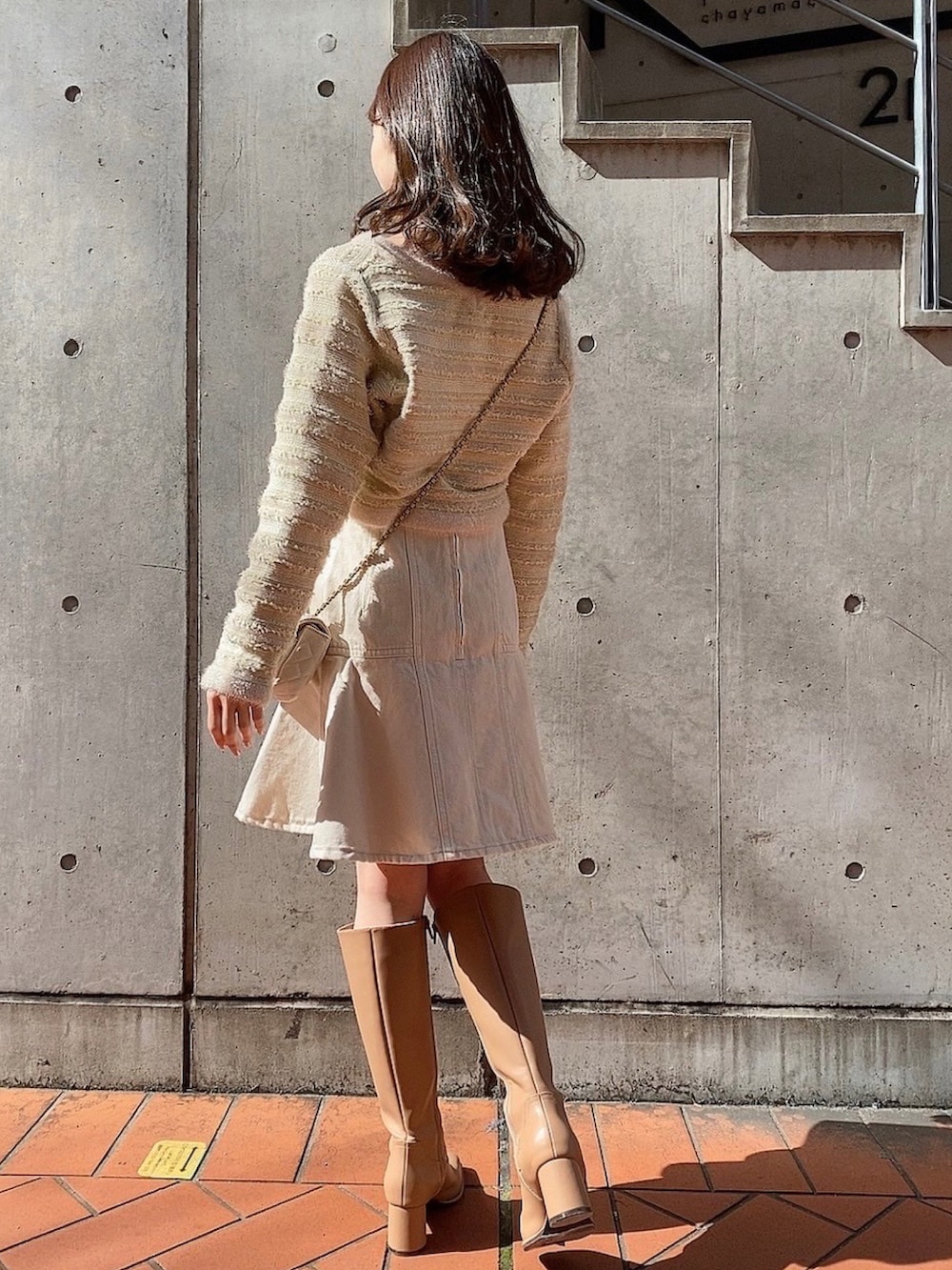 「大人カジュアル、大人女子、お出かけコーデ、オトナカジュアル、デニムスカート、スカート、春コーデ、春、骨格ウェーブ、deicy、mecouture」｜「ME COUTUREのファンシーツイードカーディガン（カーディガン/ボレロ、グリーン系）」を使った、DEICYさん（レディース・160cm）の春コーディネートの5枚目の写真