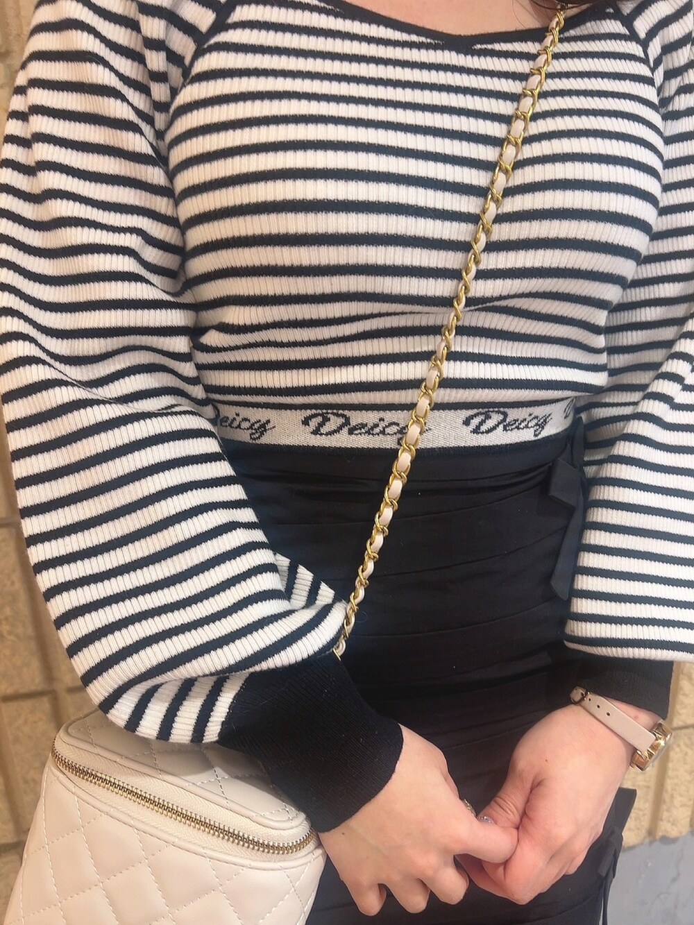 「きれいめカジュアル、モノトーン、ボーダー、スカート、低身長コーデ、春コーデ、deicy、mecouture」｜「DEICYのＤｅｉｃｙボーダーセットアップ（ワンピース、ブラック系）」を使った、DEICYさん（レディース・160cm）の冬コーディネートの4枚目の写真