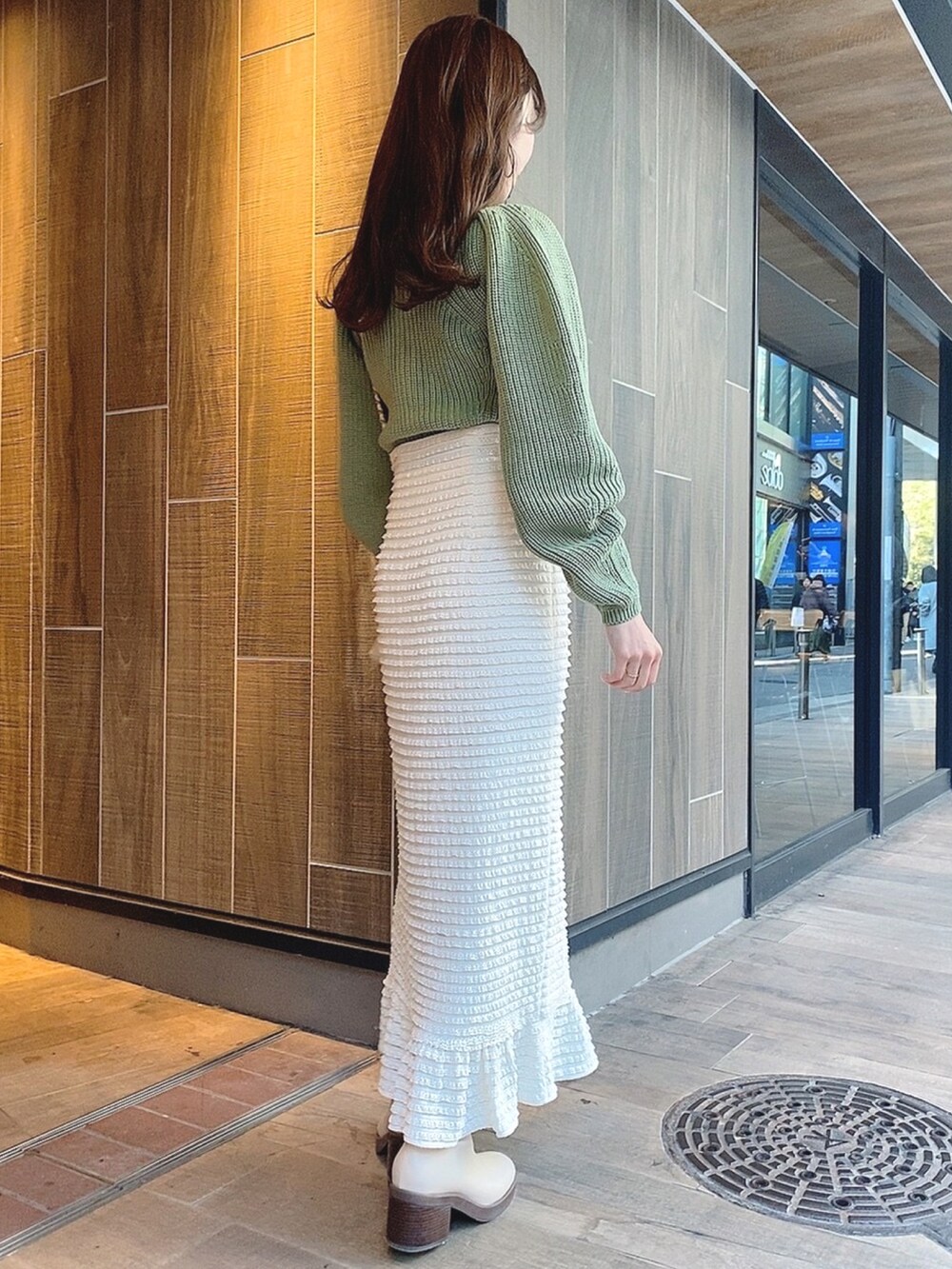 「オトナ女子、大人ガーリー、フリル、スカート、春コーデ、deicy、mecouture」｜「DEICYのショートブーツ（ブーツ、ベージュ系）」を使った、DEICYさん（レディース・160cm）の冬コーディネートの2枚目の写真