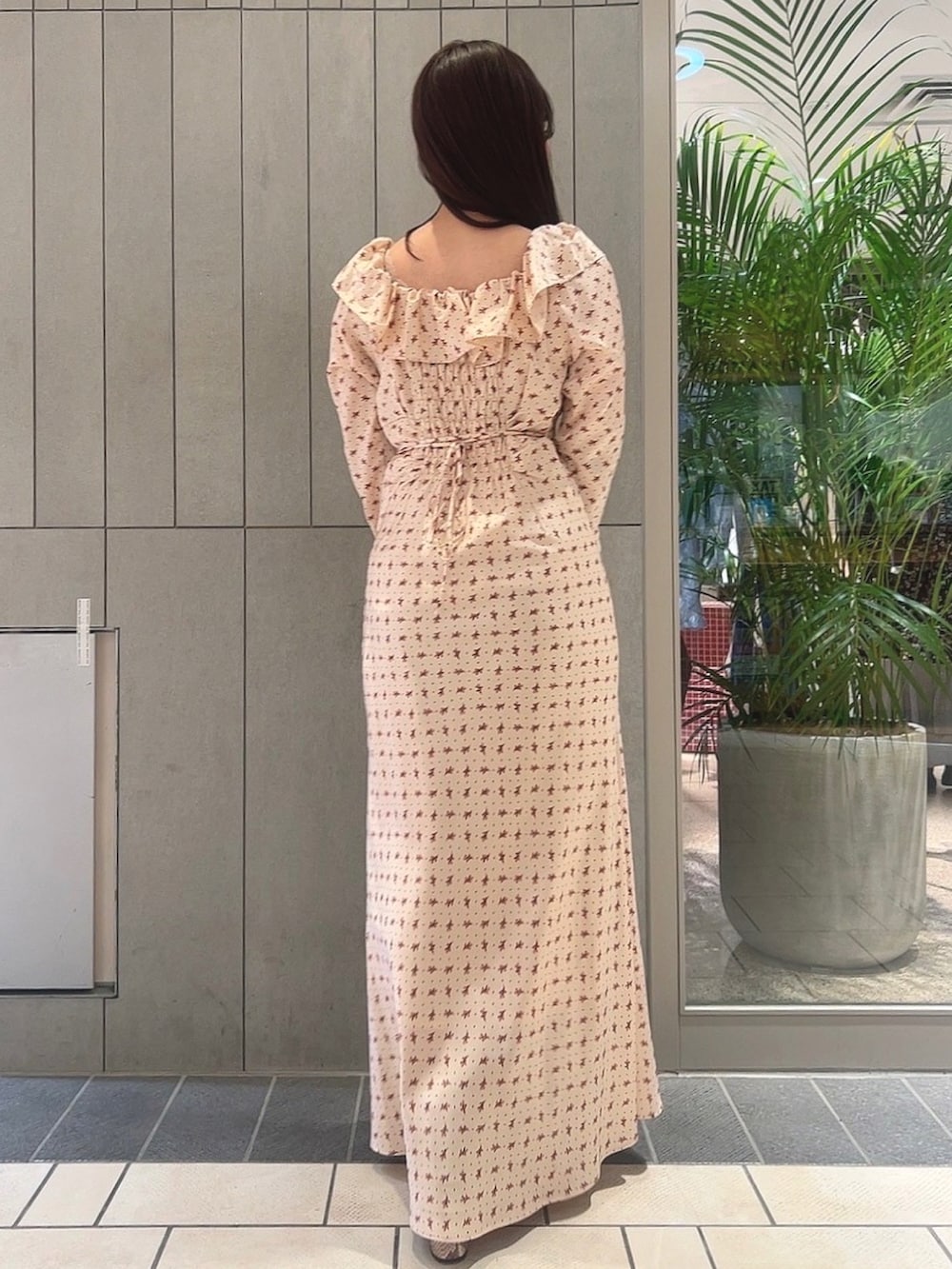 「お出かけコーデ、大人ガーリー、大人かわいい、花柄、花柄ワンピース、ワンピース、春コーデ、deicy、mecouture」｜「ME COUTUREのプチフルール２ｗａｙオフショルドレス（ワンピース、ピンク系）」を使った、DEICYさん（レディース・160cm）の冬コーディネートの2枚目の写真