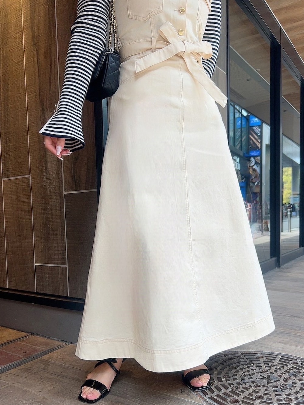 「お出かけコーデ、春、春コーデ、今日のコーデ、大人女子、デニム、ワンピース、オトナカジュアル、オトナ女子、骨格ウェーブ、deicy、mecouture」｜「DEICYのリブニットショートカーディガン（カーディガン/ボレロ、ブラック系）」を使った、DEICYさん（レディース・160cm）の春コーディネートの3枚目の写真