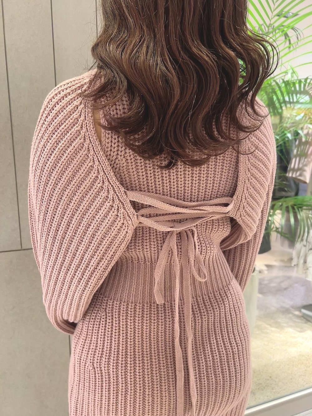 「大人かわいい、ニットワンピース、休日スタイル、春コーデ、deicy、mecouture」｜「ME COUTUREのレイヤードニットワンピース（ワンピース、ピンク系）」を使った、DEICYさん（レディース・160cm）の冬コーディネートの4枚目の写真