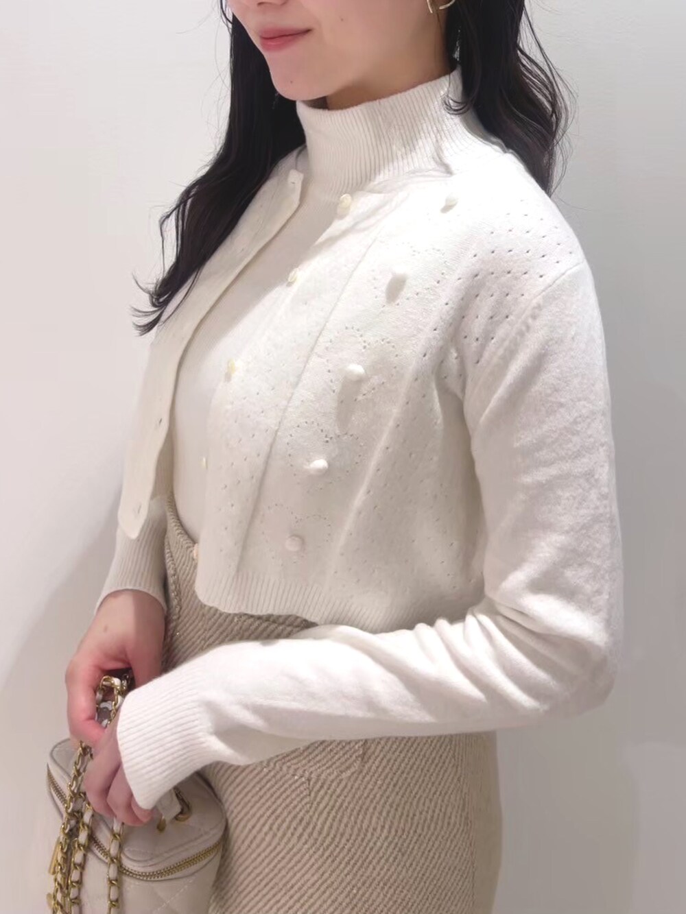 「大人かわいい、お出かけコーデ、ツイード、スカート、春コーデ、deicy、mecouture」｜「ME COUTUREのハートアイレットレイヤードニット（ニット/セーター、ホワイト系）」を使った、DEICYさん（レディース・160cm）の冬コーディネートの4枚目の写真