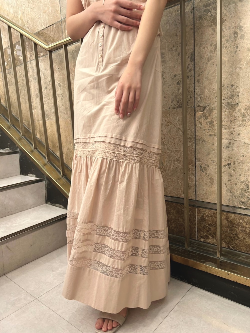 「お出かけコーデ、休日スタイル、大人コーデ、ワンピース、レース、春色、大人女子、骨格ウェーブ、春コーデ、deicy、mecouture」｜「ME COUTUREのレースｍｉｘヴィクトリアンドレス（ワンピース、ピンク系）」を使った、DEICYさん（レディース・160cm）の冬コーディネートの4枚目の写真