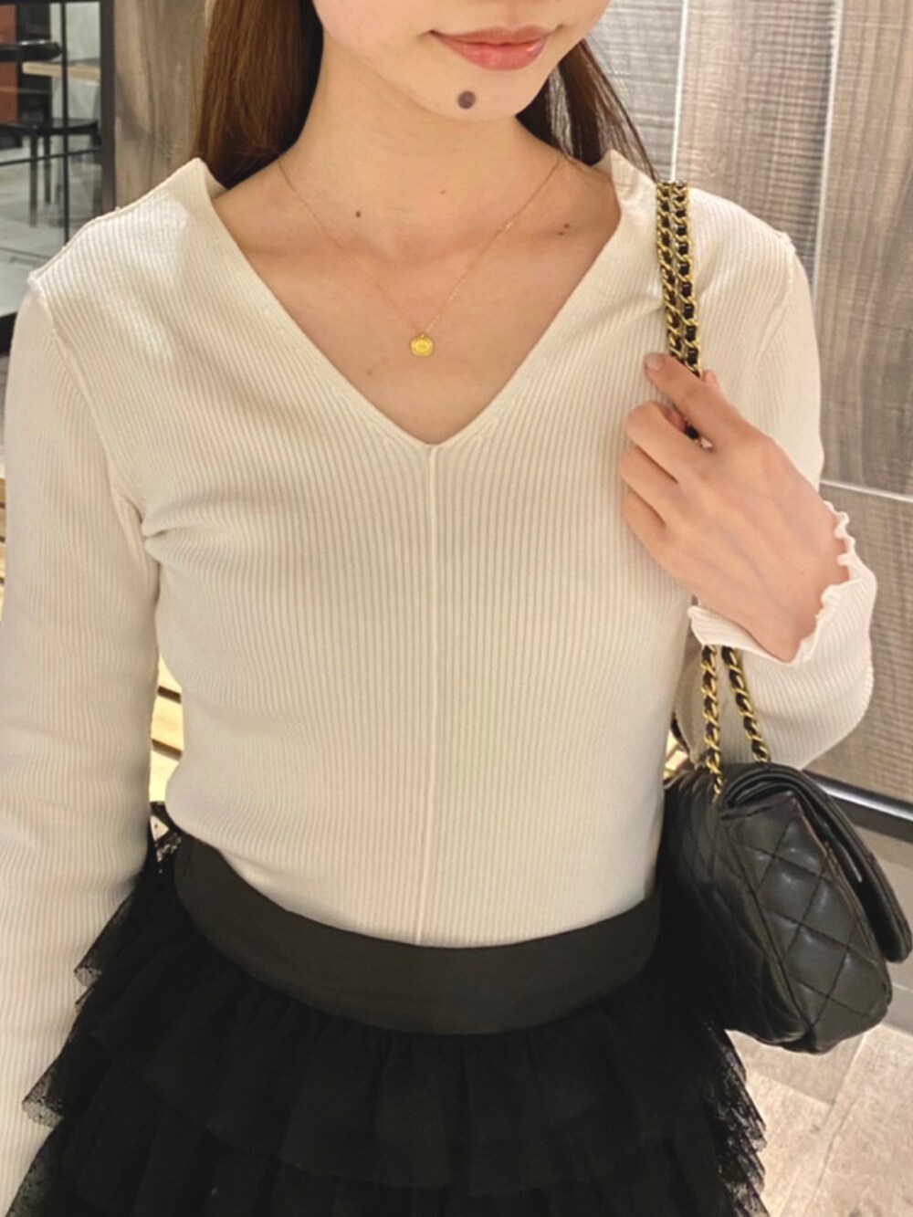 「オトナ女子、大人ガーリー、フリル、スカート、春コーデ、deicy、mecouture」｜「DEICYのチュールティアードスカート（スカート、ブラック系）」を使った、DEICYさん（レディース・160cm）の冬コーディネートの5枚目の写真