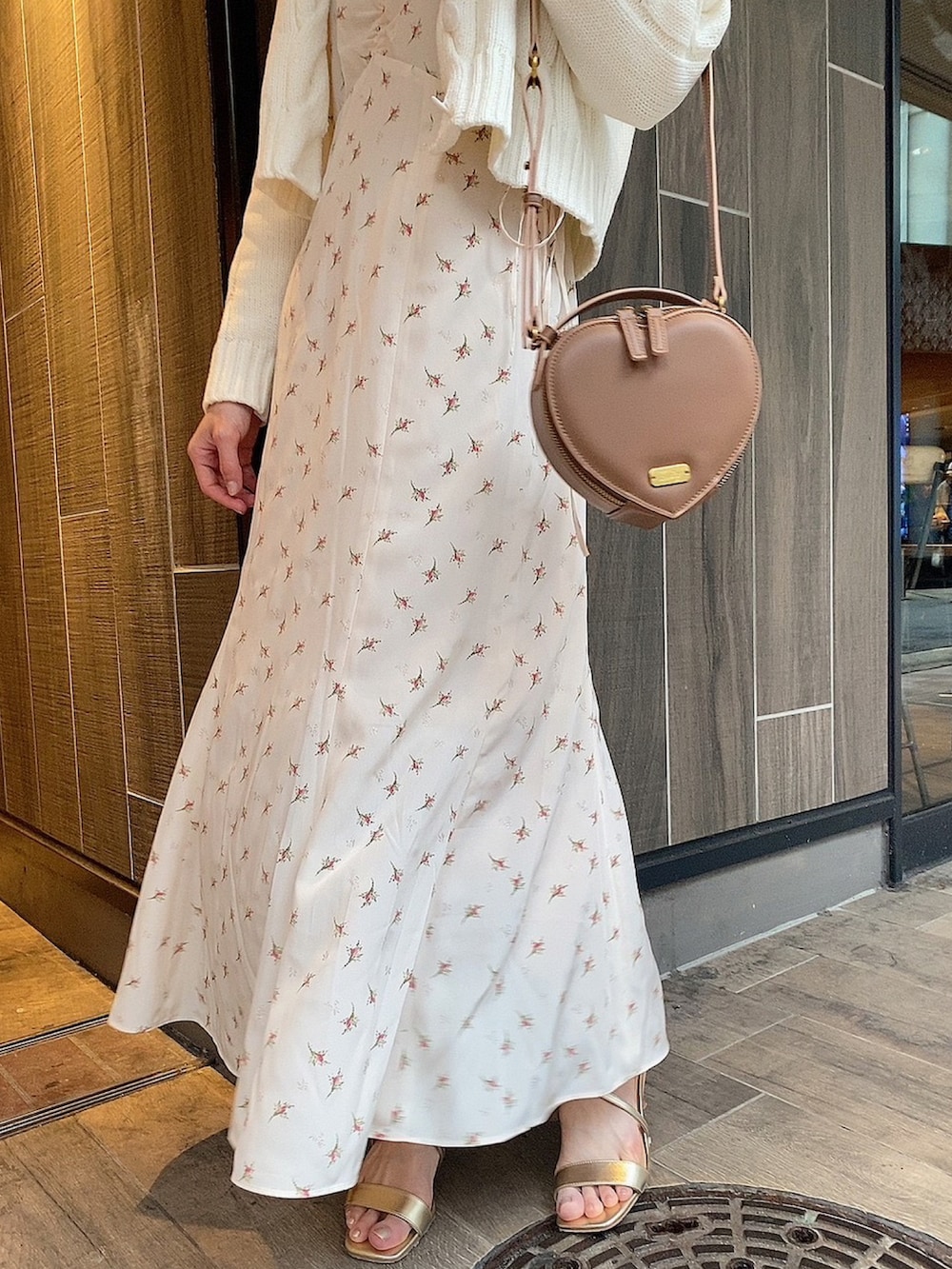 「春コーデ、オトナ女子、キャミワンピ、ワンピース、花柄、骨格ウェーブ、deicy、mecouture」｜「DEICYのＬｅ　ｂｏｕｔｏｎキャミワンピース（ワンピース、ホワイト系）」を使った、DEICYさん（レディース・160cm）の春コーディネートの4枚目の写真