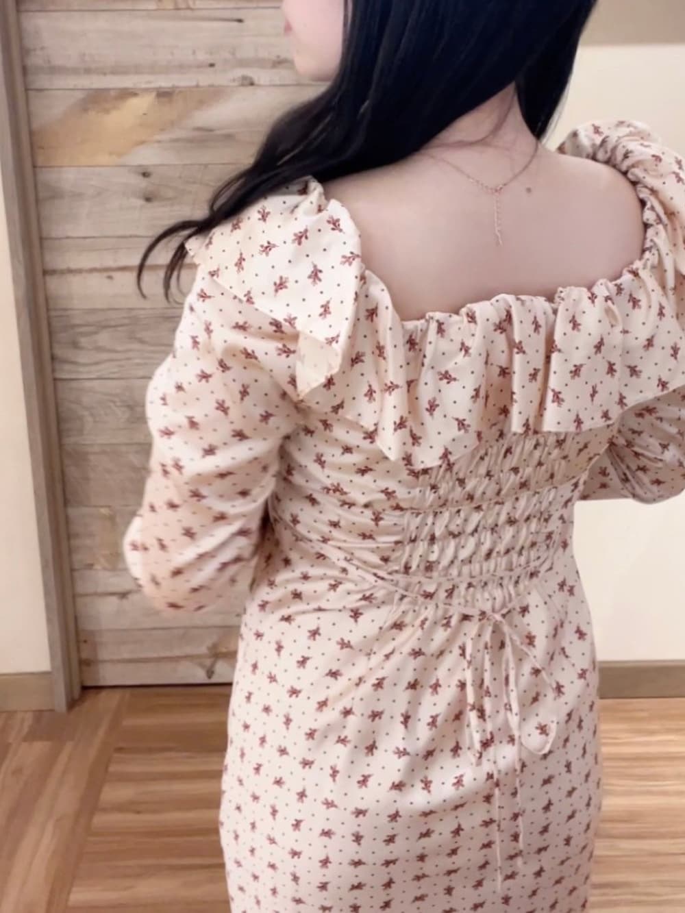 「大人女子、大人かわいい、ワンピース、花柄、春コーデ、deicy、mecouture」｜「ME COUTUREのプチフルール２ｗａｙオフショルドレス（ワンピース、ピンク系）」を使った、DEICYさん（レディース・160cm）の冬コーディネートの5枚目の写真