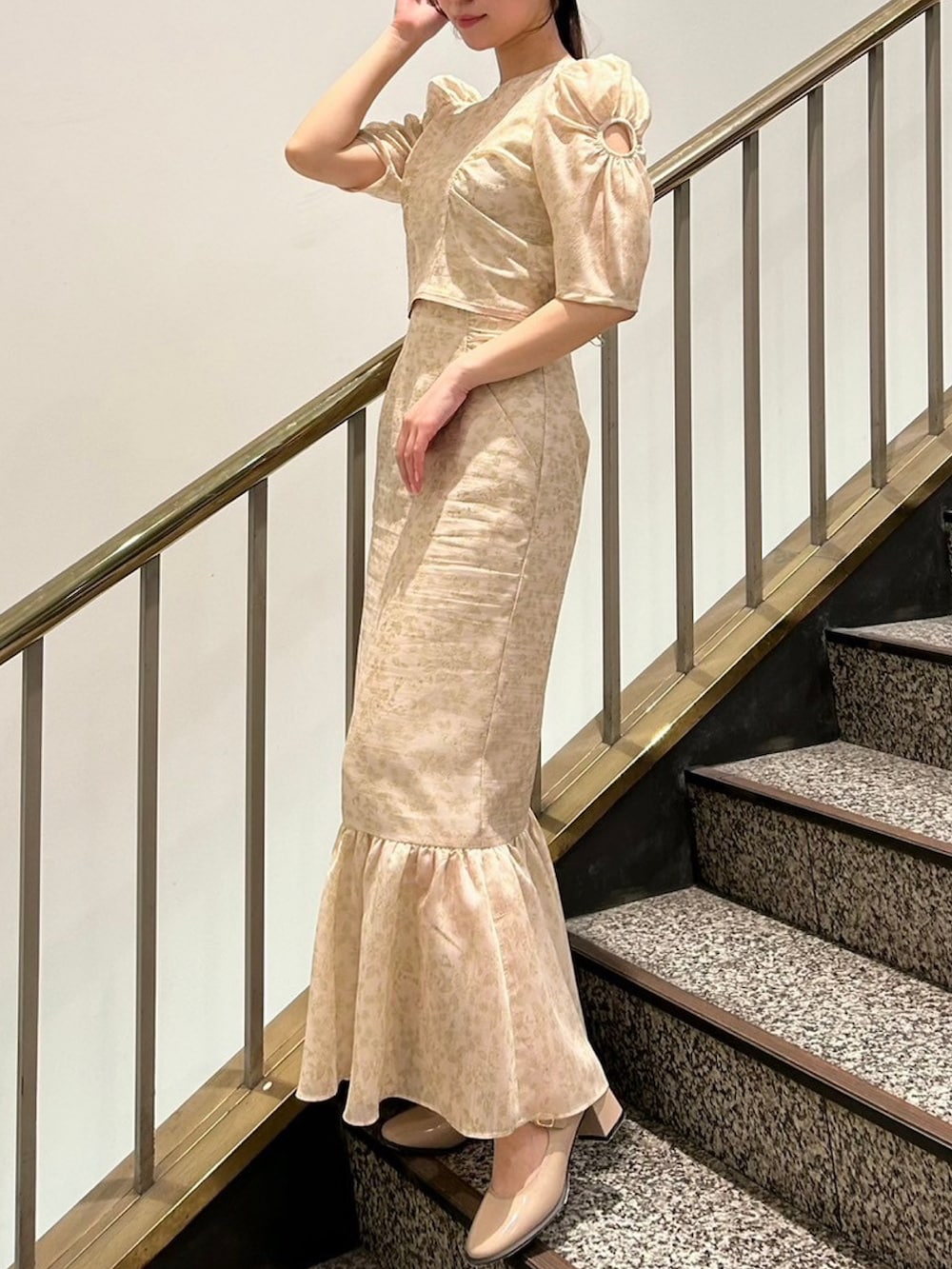 「春コーデ、花柄、ブラウス、スカート、オトナ女子、骨格ウェーブ、deicy、mecouture」｜「ME COUTUREのポワンティエフルールブラウス（シャツ/ブラウス、ピンク系）」を使った、DEICYさん（レディース・160cm）の春コーディネートの4枚目の写真