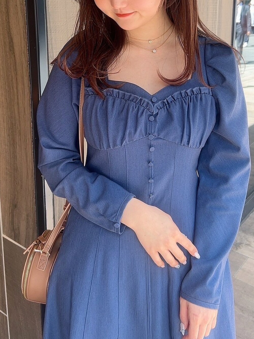 「ワンピース、オトナ女子、大人かわいい、ショルダーバッグ、骨格ウェーブ、春コーデ、deicy、mecouture」｜「DEICYのコルセットフリルワンピース（ワンピース、ブルー系）」を使った、DEICYさん（レディース・160cm）の春コーディネートの3枚目の写真