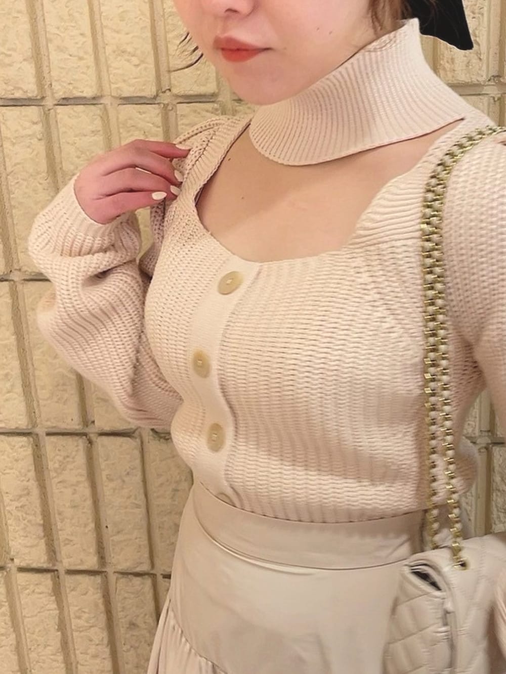 「オトナ女子、大人ガーリー、おでかけコーデ、スカート、ピンク、春コーデ、deicy、mecouture」｜「DEICYのギャザーボリュームミディスカート（スカート、ベージュ系）」を使った、DEICYさん（レディース・160cm）の冬コーディネートの4枚目の写真