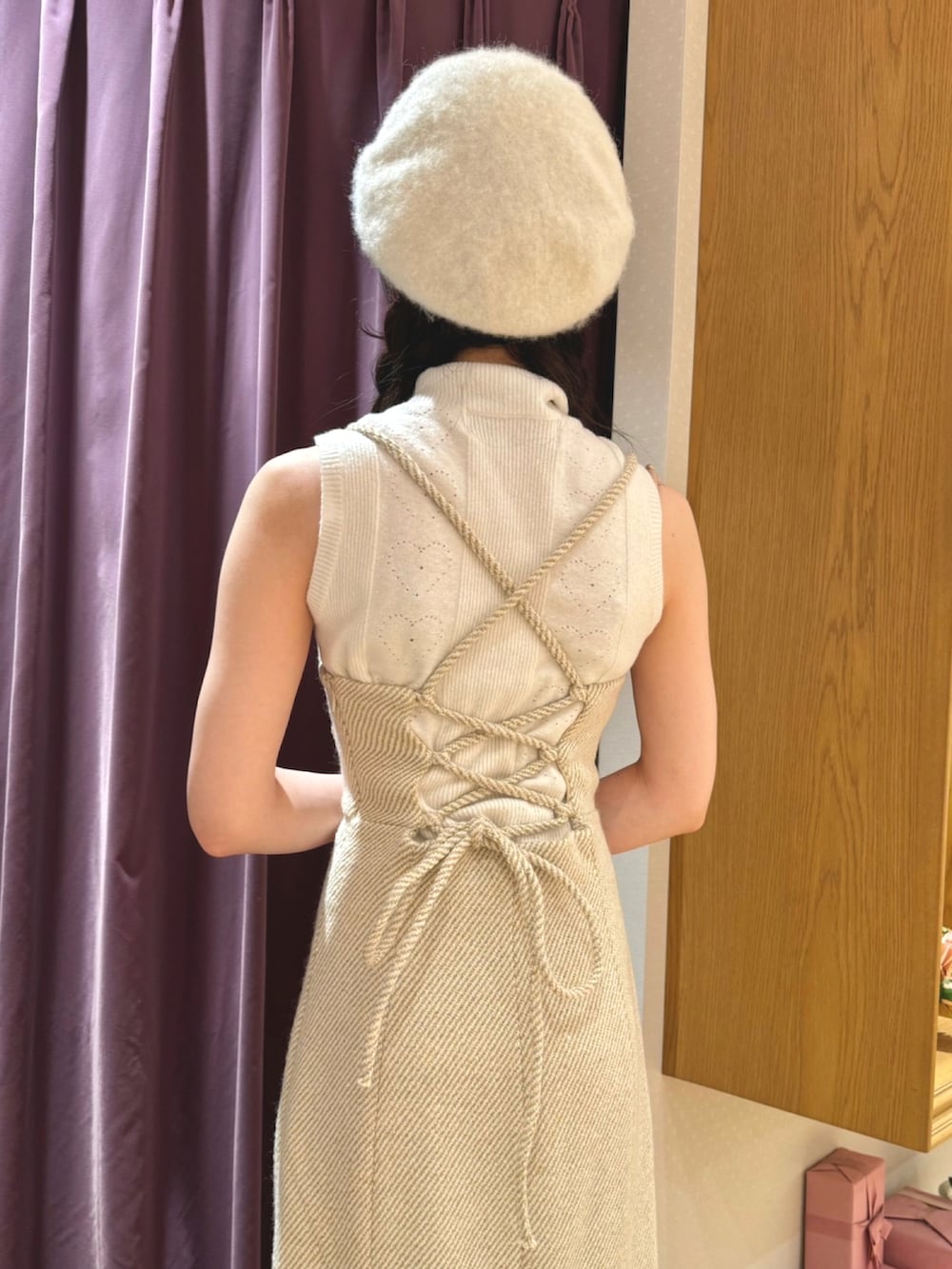 「大人かわいい、ツイード、ワンピース、春コーデ、deicy、mecouture」｜「ME COUTUREのスパンコールツイードサロペワンピース（ワンピース、ベージュ系）」を使った、DEICYさん（レディース・160cm）の冬コーディネートの5枚目の写真