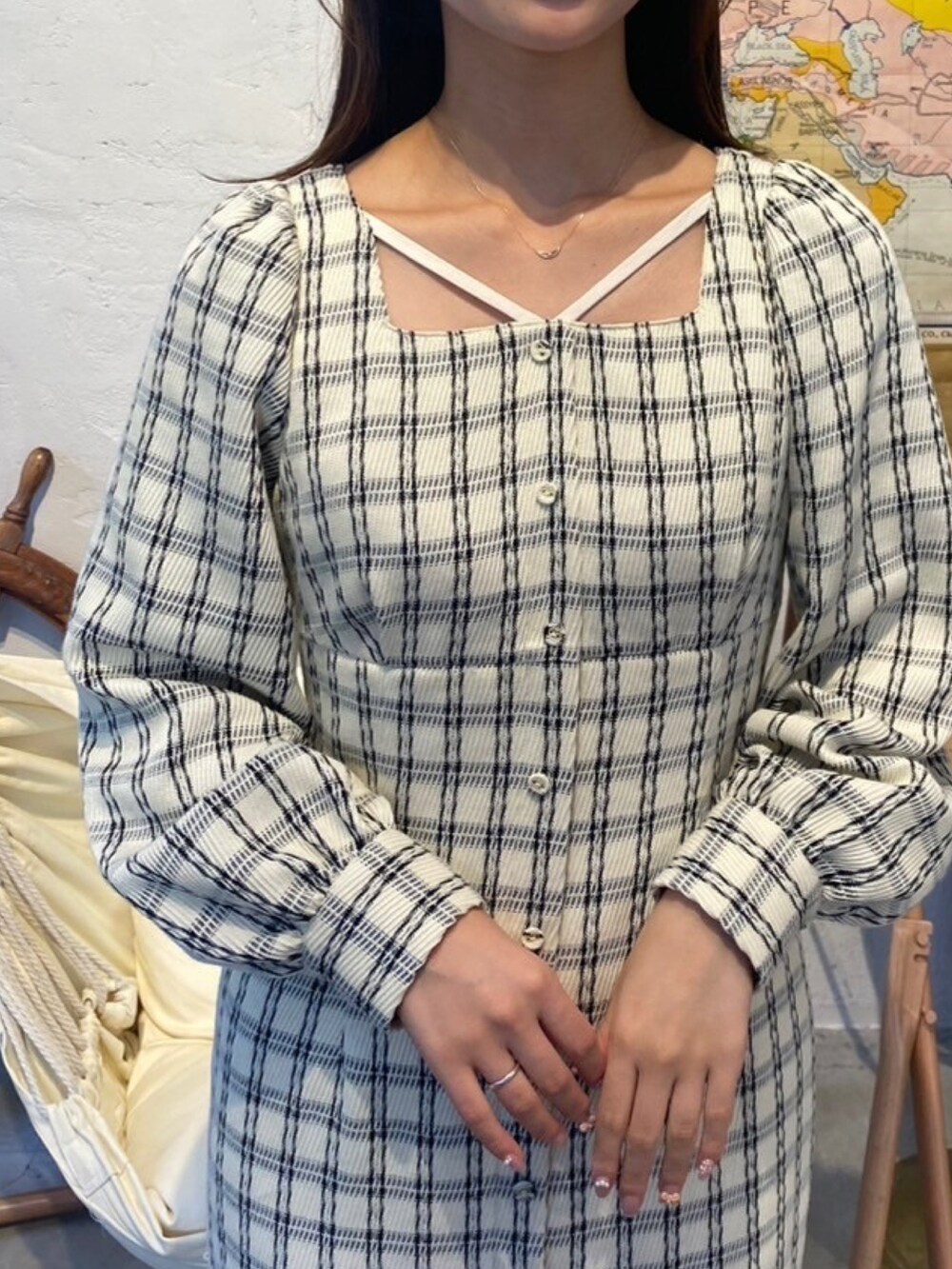 「お出かけコーデ、オトナ女子、大人コーデ、ワンピース、チェック、モノトーン、骨格ウェーブ、春コーデ、deicy、mecouture」｜「DEICYのチェックＪＱマーメイドワンピース（ワンピース、ホワイト系）」を使った、DEICYさん（レディース・160cm）の冬コーディネートの2枚目の写真
