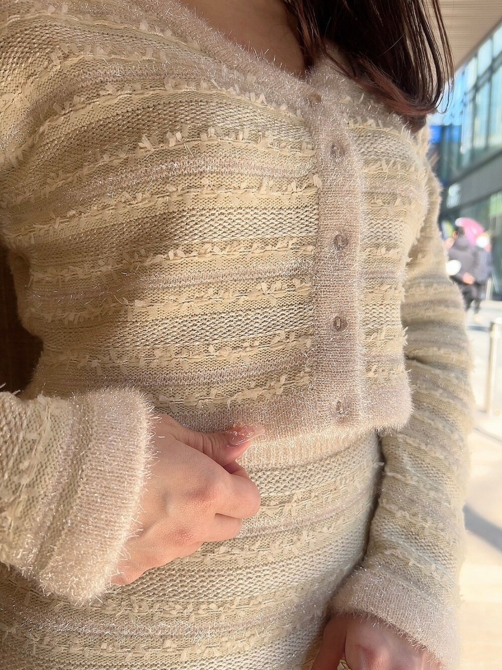 「オトナカジュアル、大人女子、低身長女子、スカート、ショルダーバッグ、春コーデ、deicy、mecouture」｜「ME COUTUREのファンシーツイードカーディガン（カーディガン/ボレロ、ベージュ系）」を使った、DEICYさん（レディース・160cm）の春コーディネートの5枚目の写真