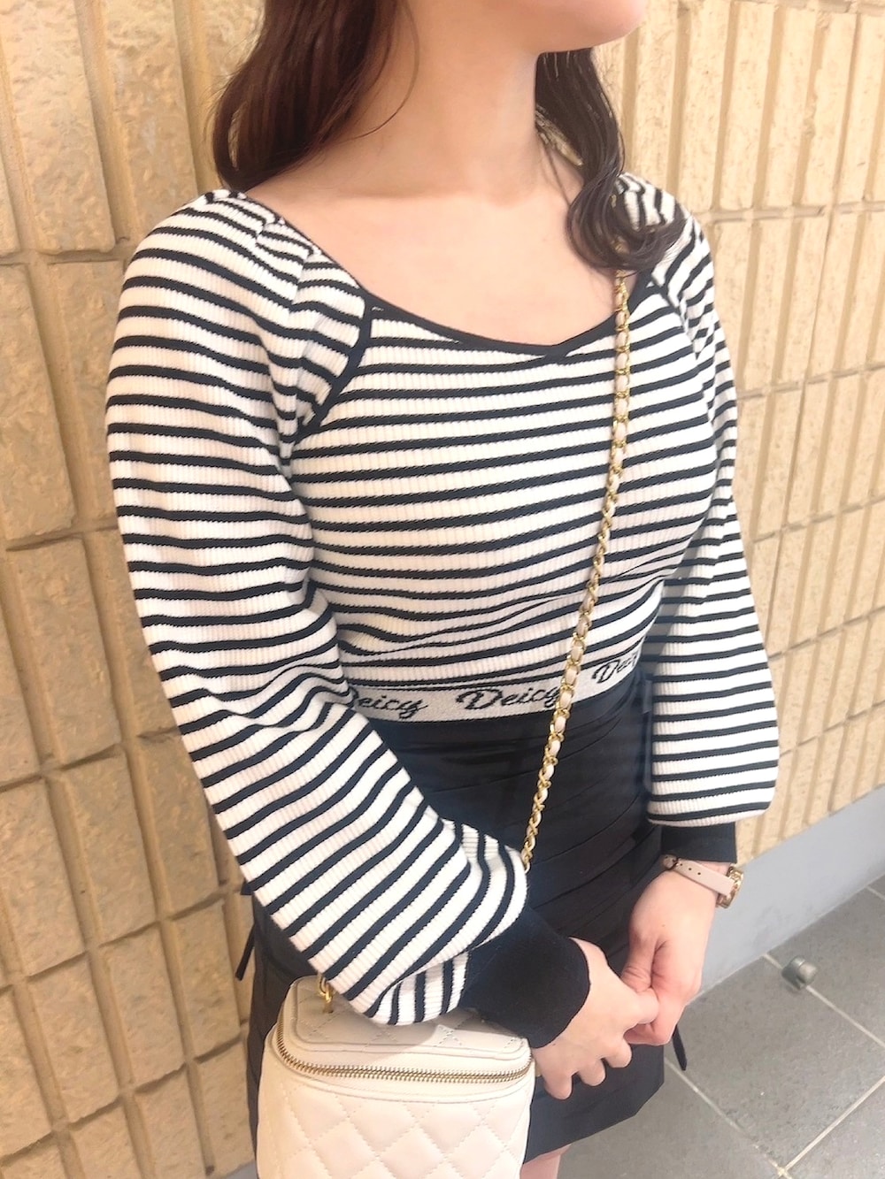 「きれいめカジュアル、モノトーン、ボーダー、スカート、低身長コーデ、春コーデ、deicy、mecouture」｜「DEICYのＤｅｉｃｙボーダーセットアップ（ワンピース、ブラック系）」を使った、DEICYさん（レディース・160cm）の冬コーディネートの3枚目の写真