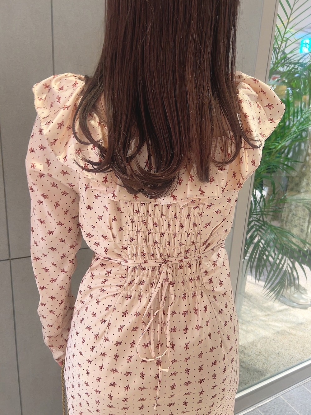 「お出かけコーデ、大人ガーリー、大人かわいい、花柄、花柄ワンピース、ワンピース、春コーデ、deicy、mecouture」｜「ME COUTUREのプチフルール２ｗａｙオフショルドレス（ワンピース、ピンク系）」を使った、DEICYさん（レディース・160cm）の冬コーディネートの5枚目の写真