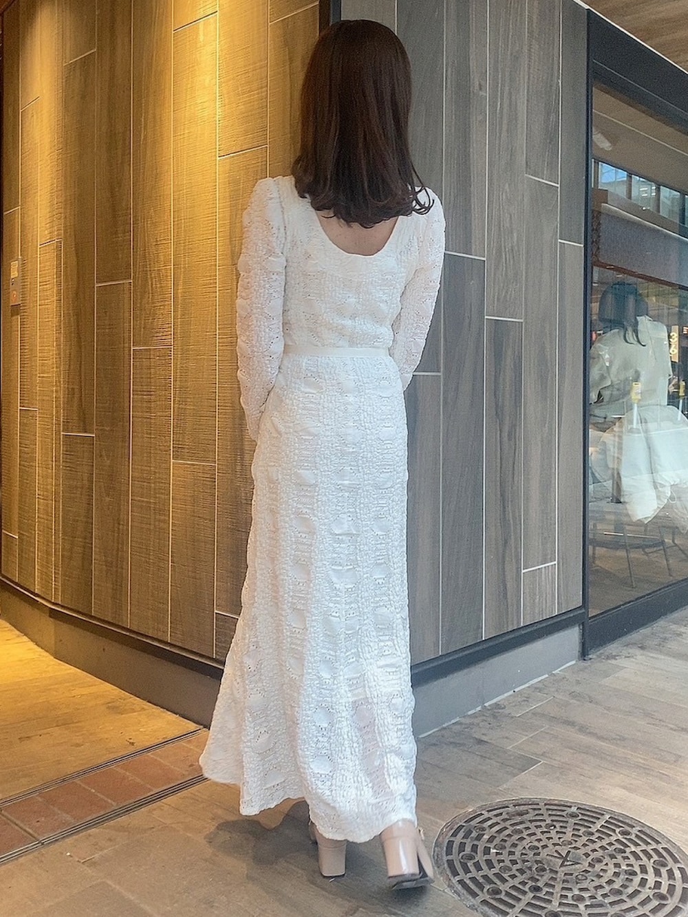 「ワンピース、レース、オトナ女子、大人コーデ、大人女子、春コーデ、春、おでかけコーデ、お出かけコーデ、骨格ウェーブ、deicy、mecouture」｜「ME COUTUREのストレッチレースドレス（ワンピース、ホワイト系）」を使った、DEICYさん（レディース・160cm）の春コーディネートの4枚目の写真