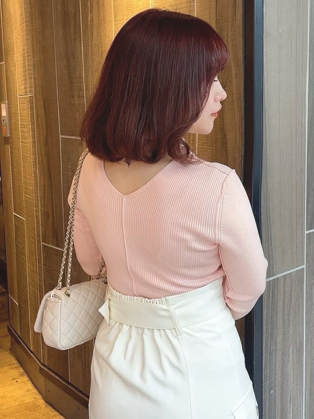 「オトナ女子、大人ガーリー、スカート、春コーデ、deicy、mecouture」｜「DEICYのカーゴポケットマーメイドスカート（スカート、ホワイト系）」を使った、DEICYさん（レディース・160cm）の冬コーディネートの4枚目の写真