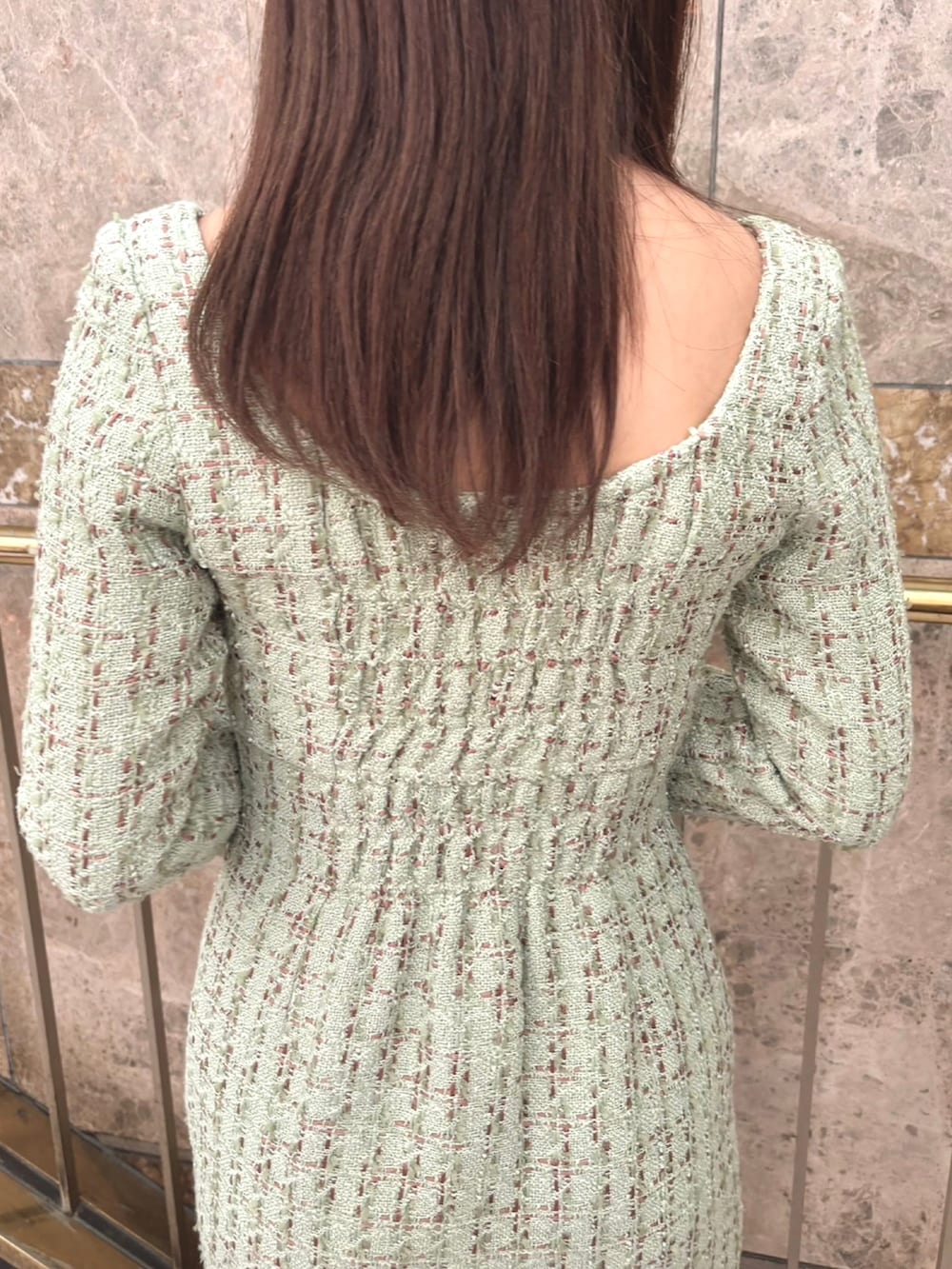 「お出かけコーデ、大人女子、ツイード、ワンピース、春コーデ、deicy、mecouture」｜「ME COUTUREのチェックツイードワンピース（ワンピース、グリーン系）」を使った、DEICYさん（レディース・160cm）の冬コーディネートの5枚目の写真