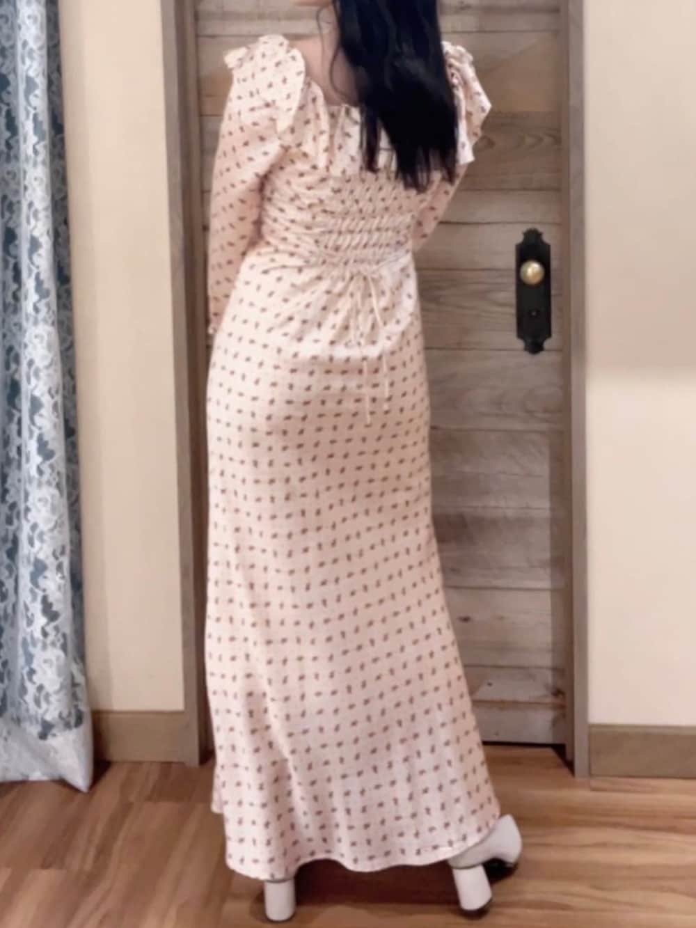 「大人女子、大人かわいい、ワンピース、花柄、春コーデ、deicy、mecouture」｜「ME COUTUREのプチフルール２ｗａｙオフショルドレス（ワンピース、ピンク系）」を使った、DEICYさん（レディース・160cm）の冬コーディネートの2枚目の写真